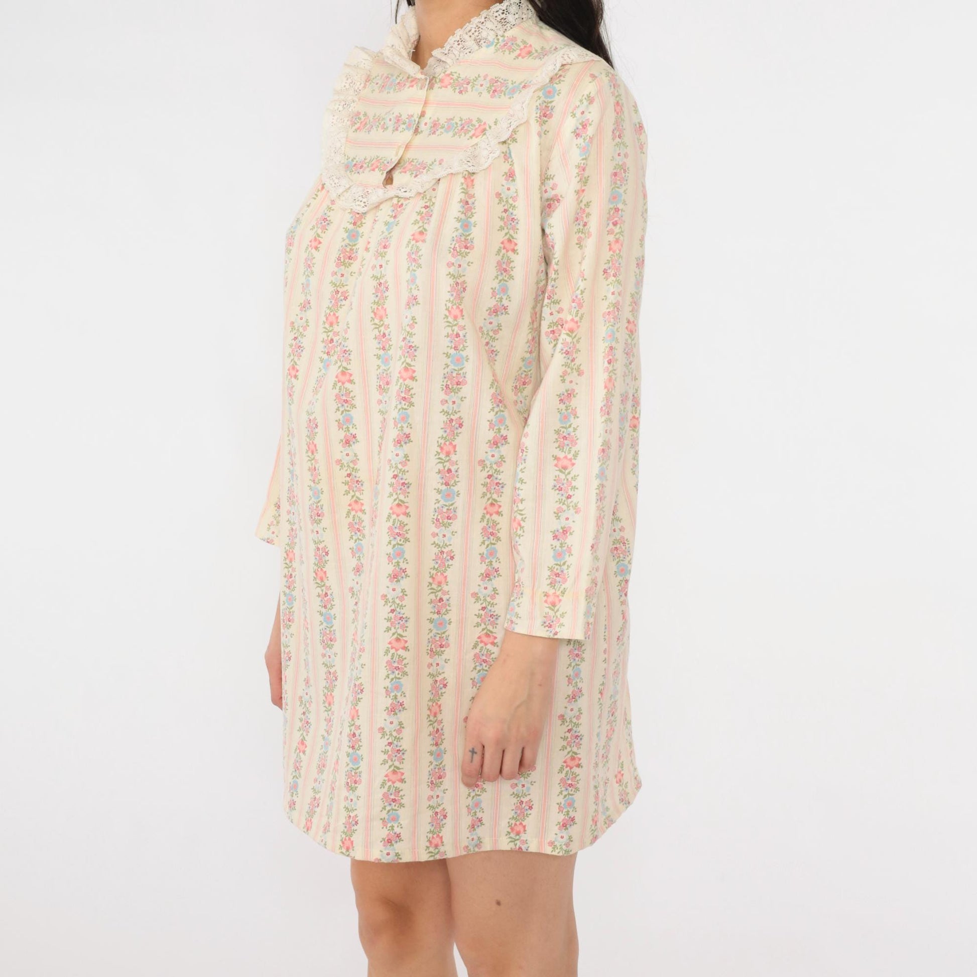 70s Floral Stripe Nightgown Cream Pink Long Sleeve High Neck Lace Trim Medium M