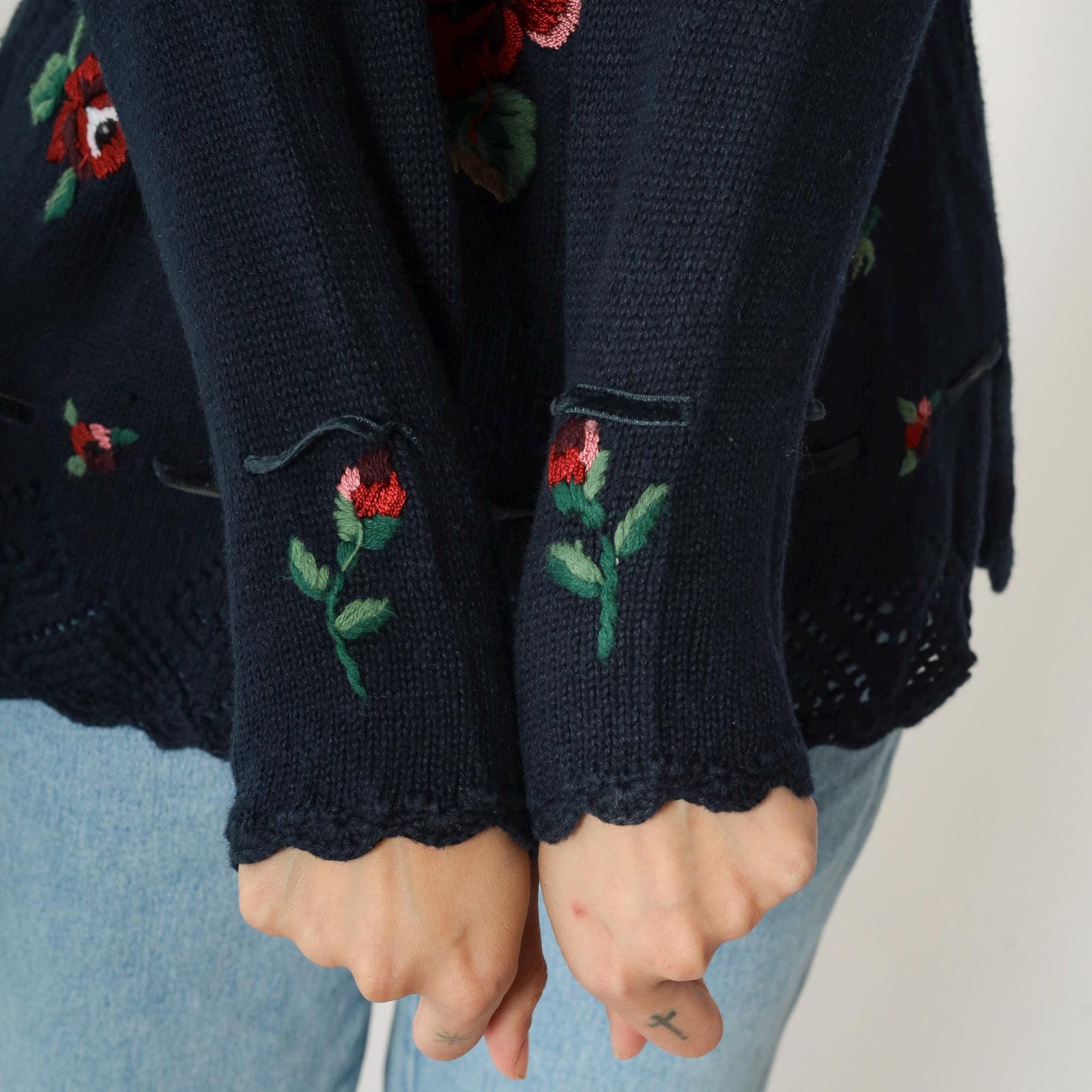 90s Navy Embroidered Floral Pullover Sweater Openwork Knit Medium Petite