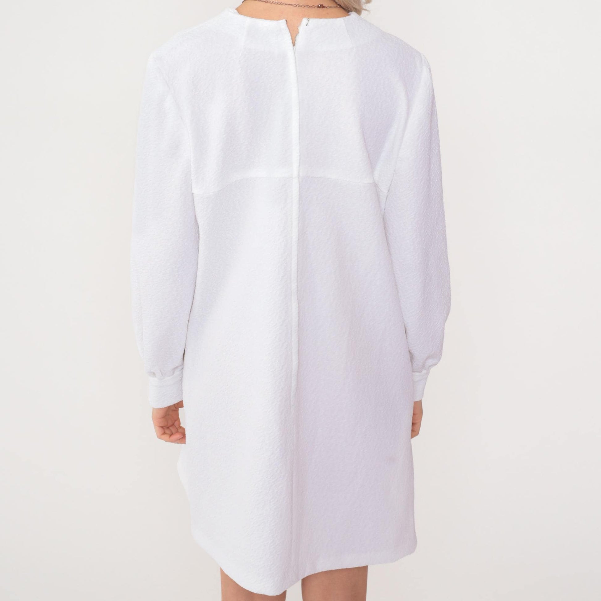 1960s White Mod Shift Mini Dress Long Sleeve Twiggy Medium M