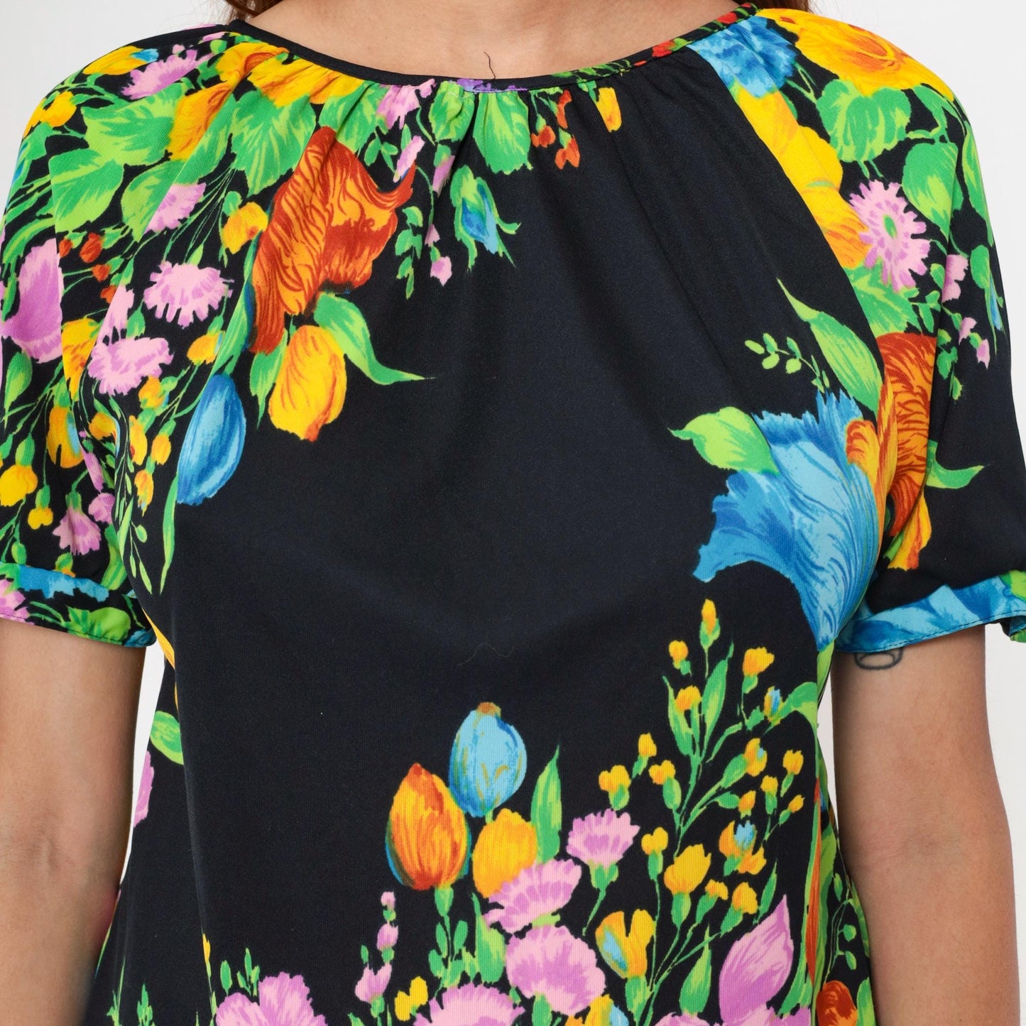 70s Black Floral Blouse Tie Sleeve Keyhole Neckline Short Sleeve Small
