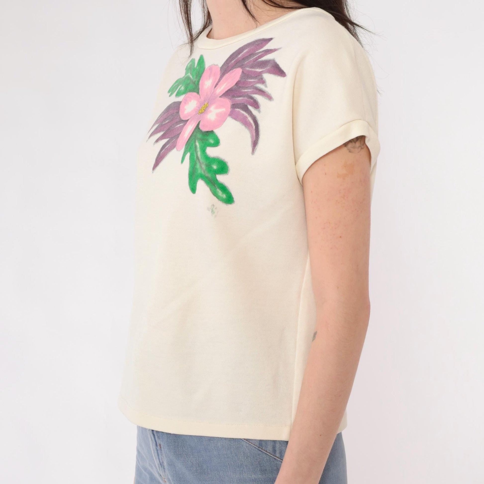 80s Cream Floral Hand Painted Cap Sleeve T-Shirt Pink Purple Graphic Medium