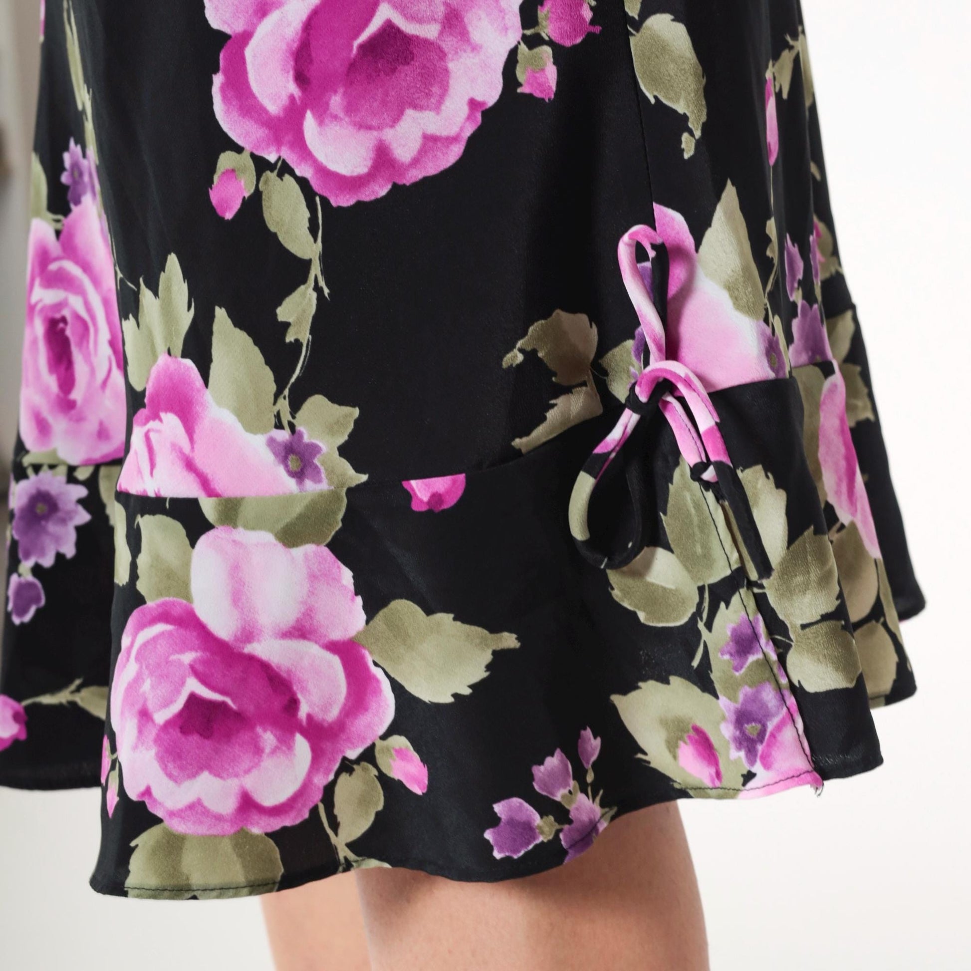 90s Black Floral Midi Skirt Fuchsia Pink Print Ruffled Hem Medium