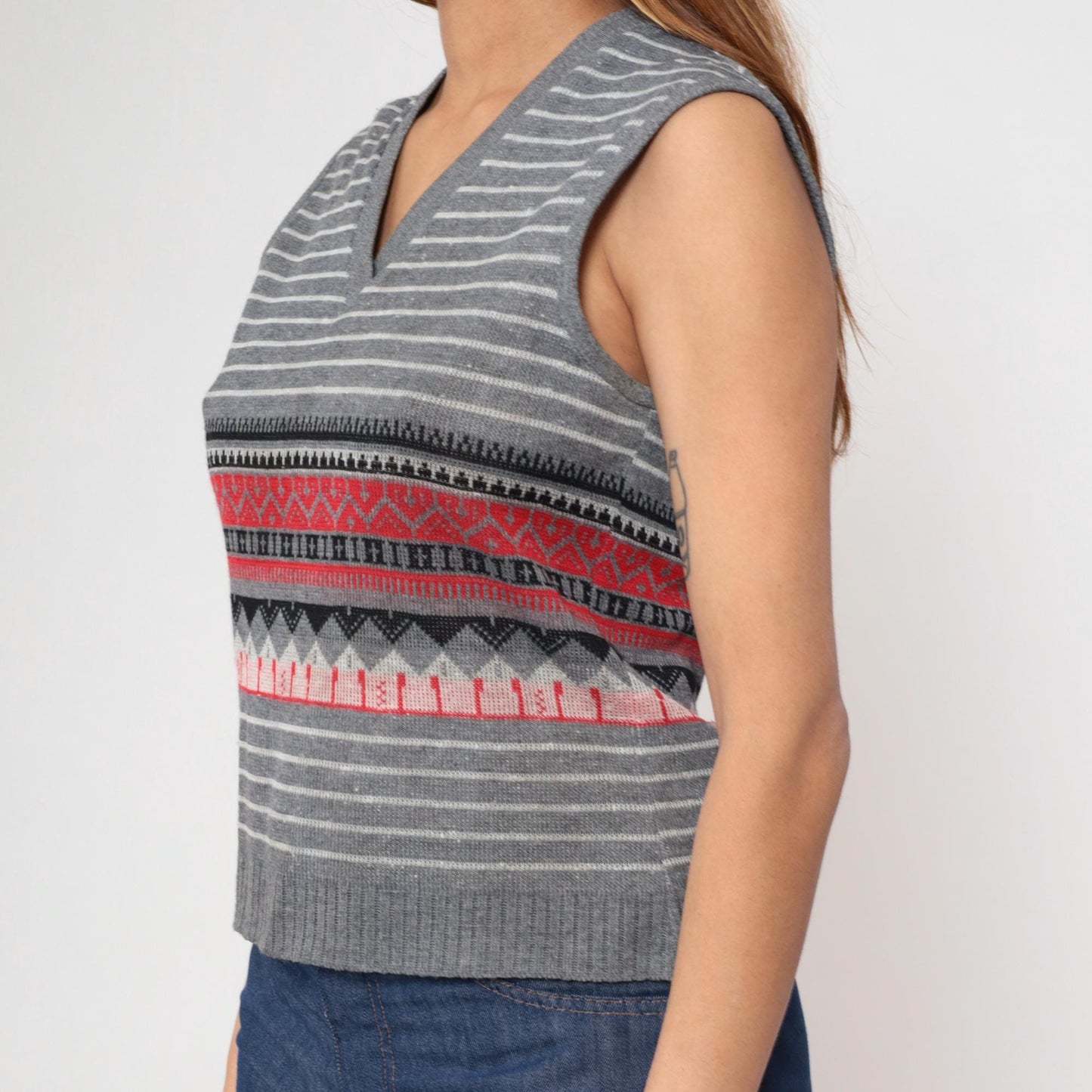 1970s Geometric Striped Knit Vest Grey Red White V-Neck Sleeveless Small