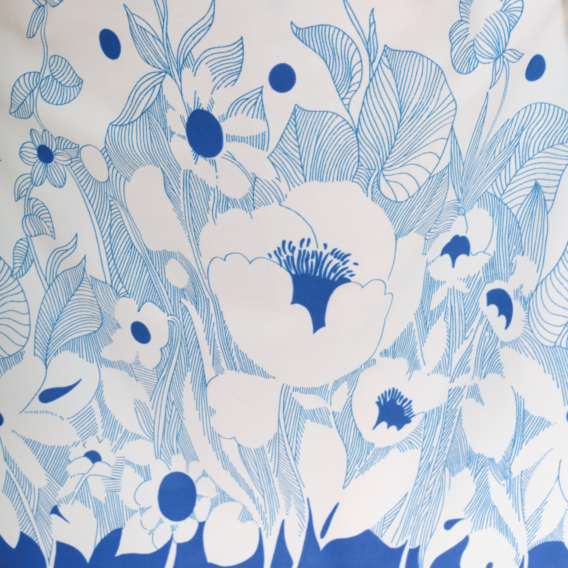 70s White Floral Caftan Maxi Dress Blue Graphic Print Flutter Sleeve Medium M
