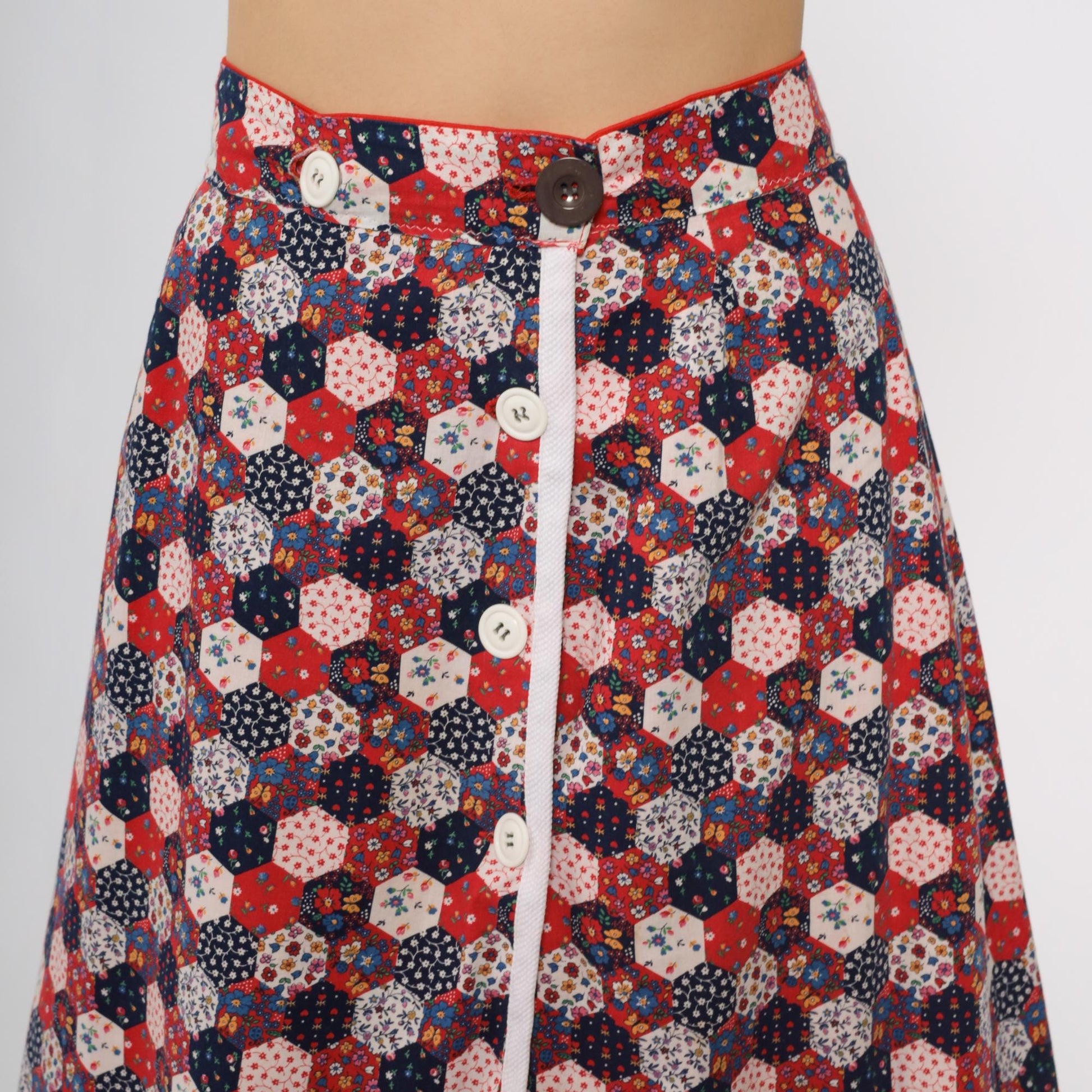 70s Patchwork Skirt Quilted Hexagon Floral Red White Blue A-Line Knee Medium