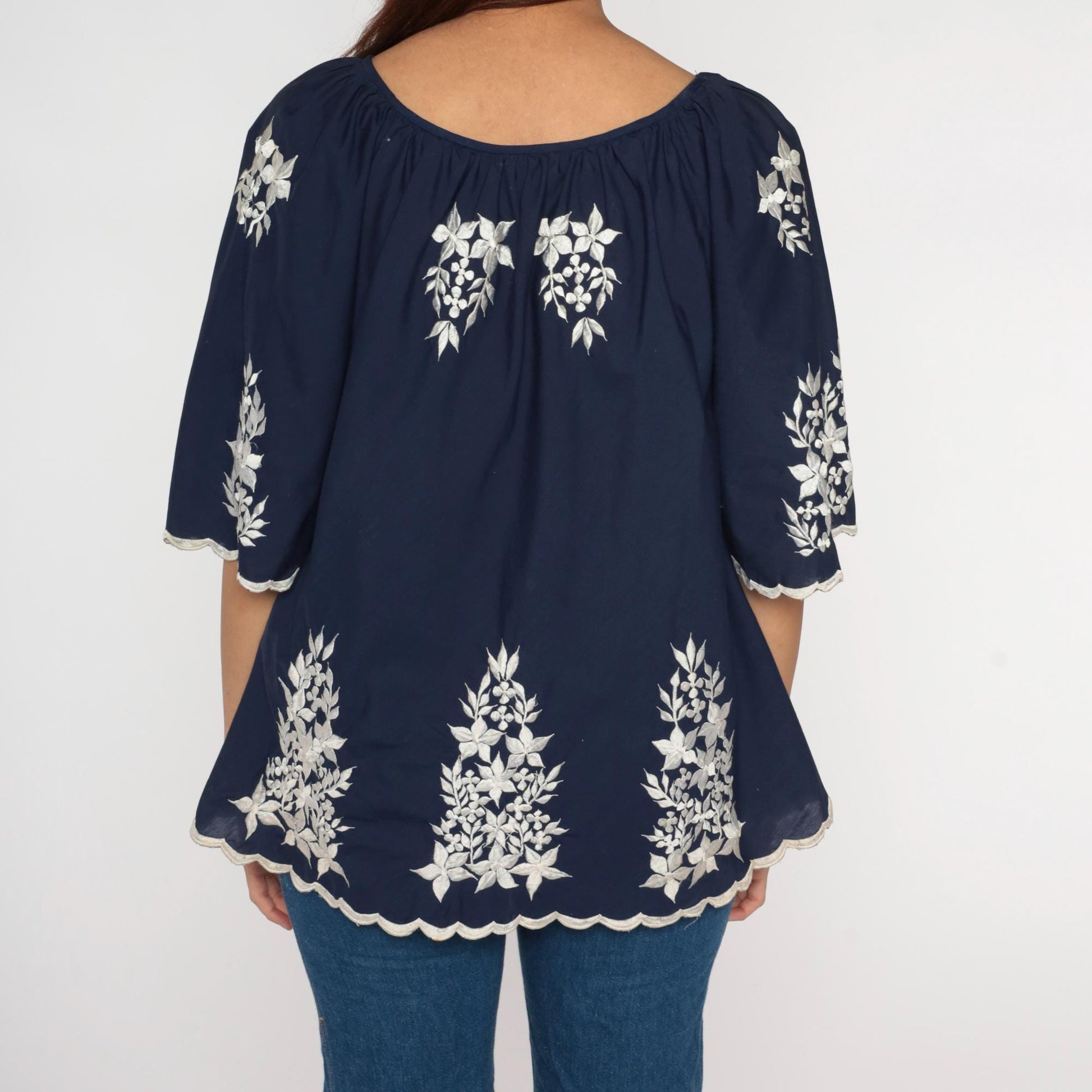 70s Embroidered Peasant Blouse White Navy Floral Bell Sleeve Tunic Medium