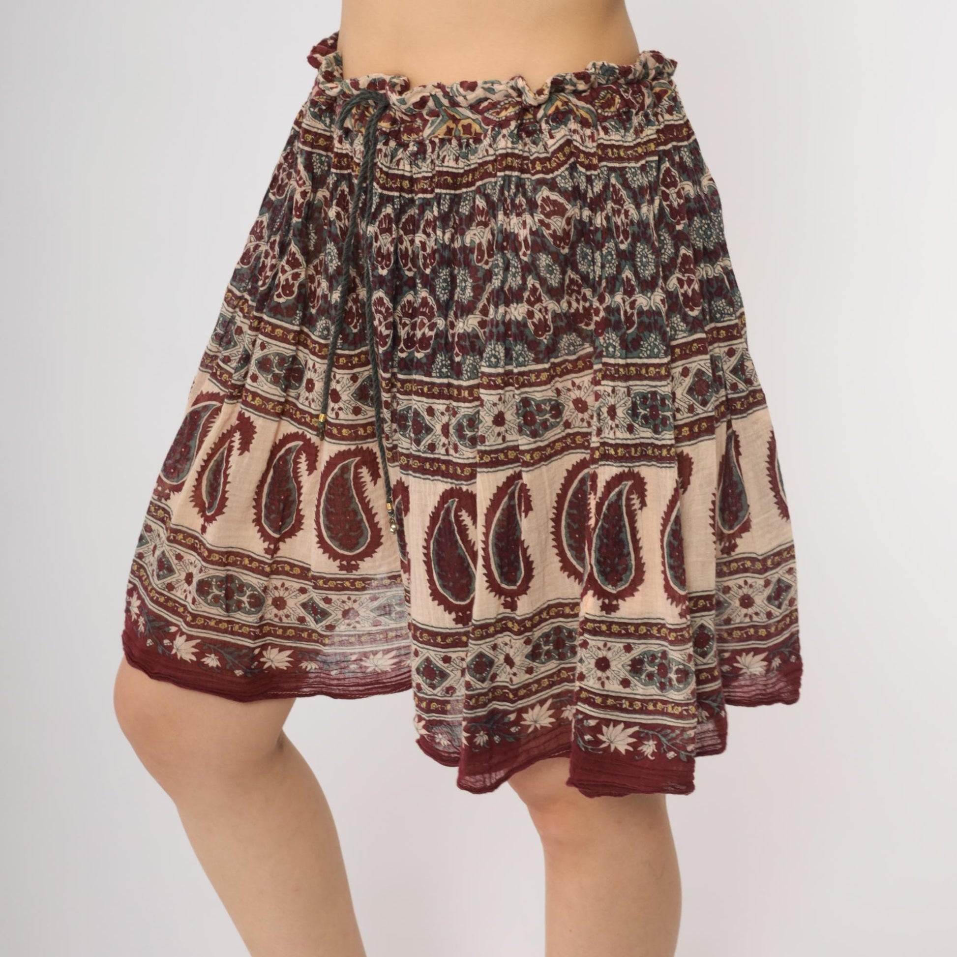 90s Burgundy Paisley Cotton Shorts Drawstring Tiered Medium