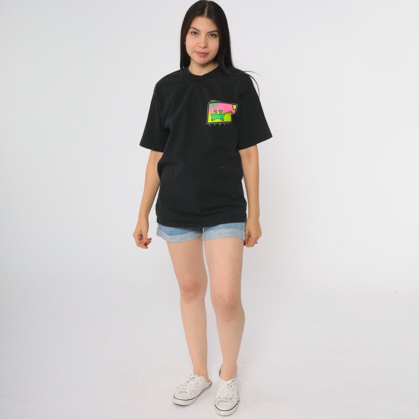 90s Hawaii Gecko Conservation T-Shirt Black Neon Sunset Graphic Medium