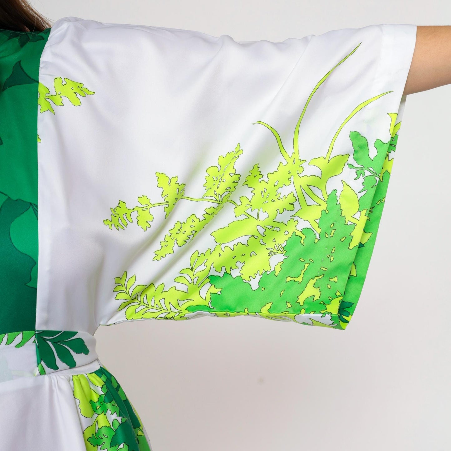 70s Hilo Hattie Hawaiian Maxi Dress White Green Tropical Leaf Kimono Sleeve Small