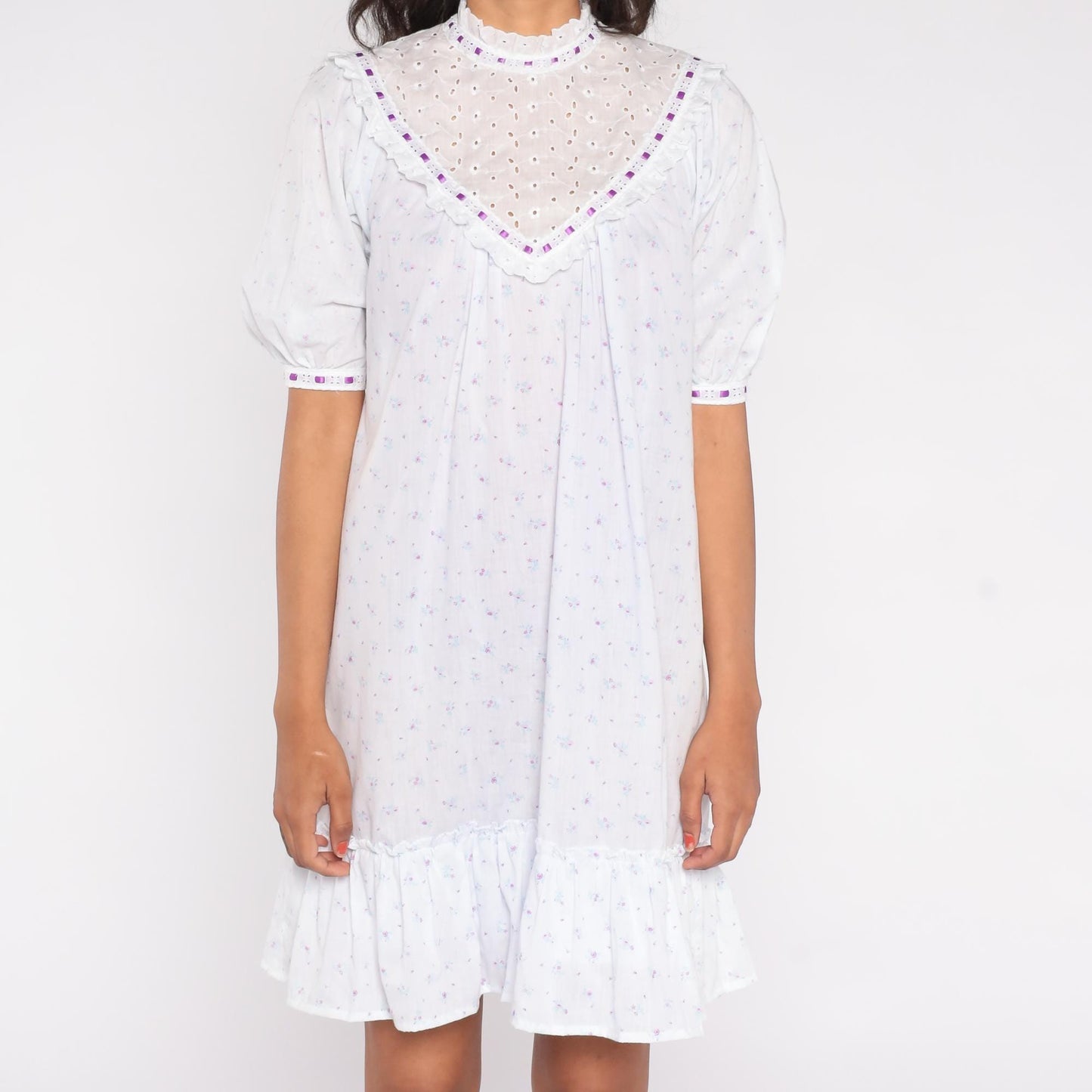 70s White Cotton Floral Dress Puff Sleeve Purple Ribbon Eyelet Bib Medium M
