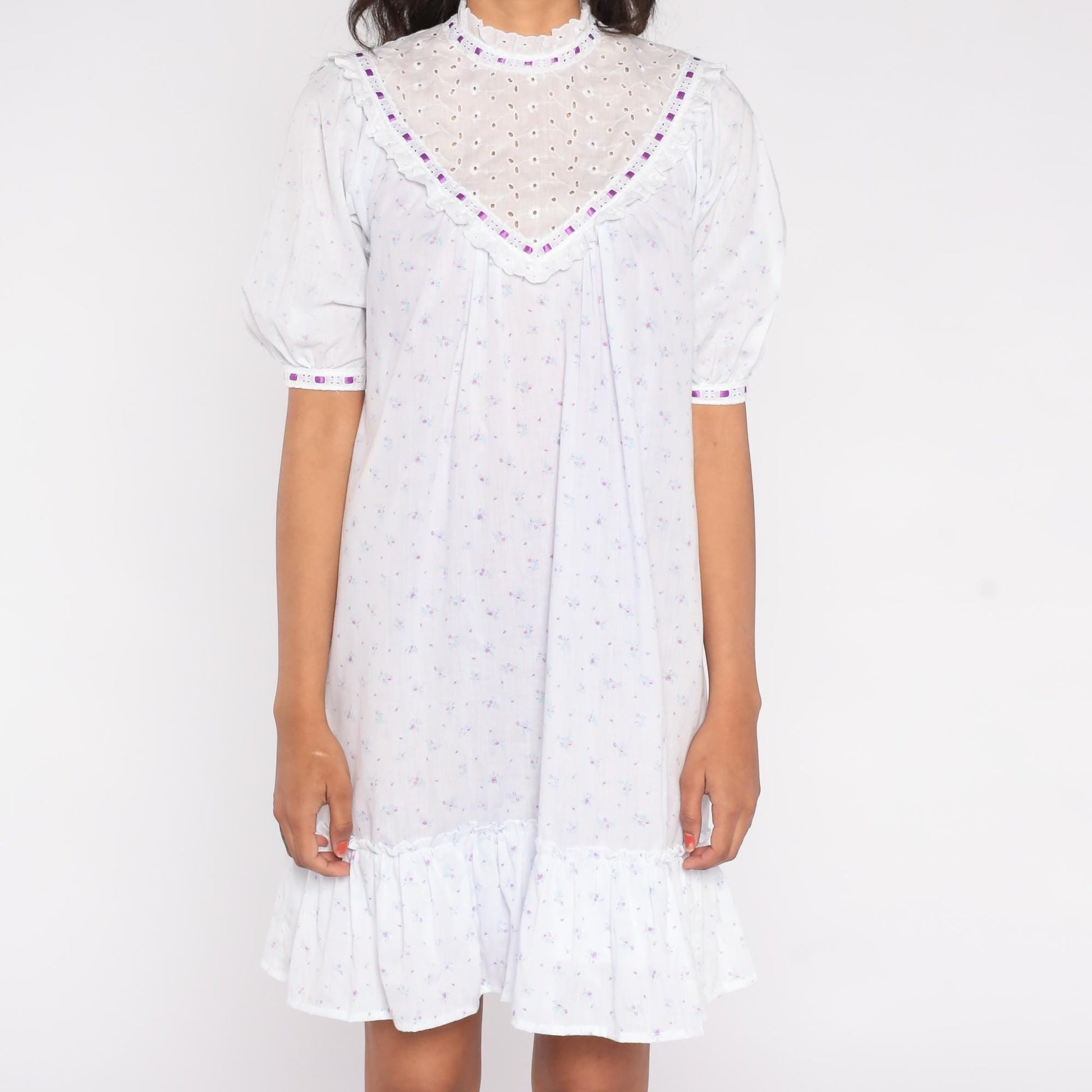 70s White Cotton Floral Dress Puff Sleeve Purple Ribbon Eyelet Bib Medium M