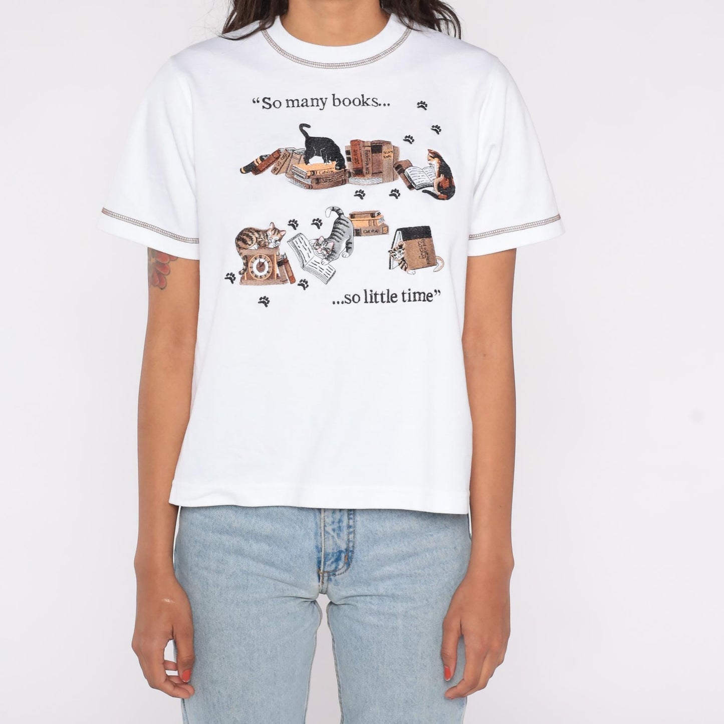 90s Cat Book Lover Graphic Tee White Embroidered Quote Small Petite