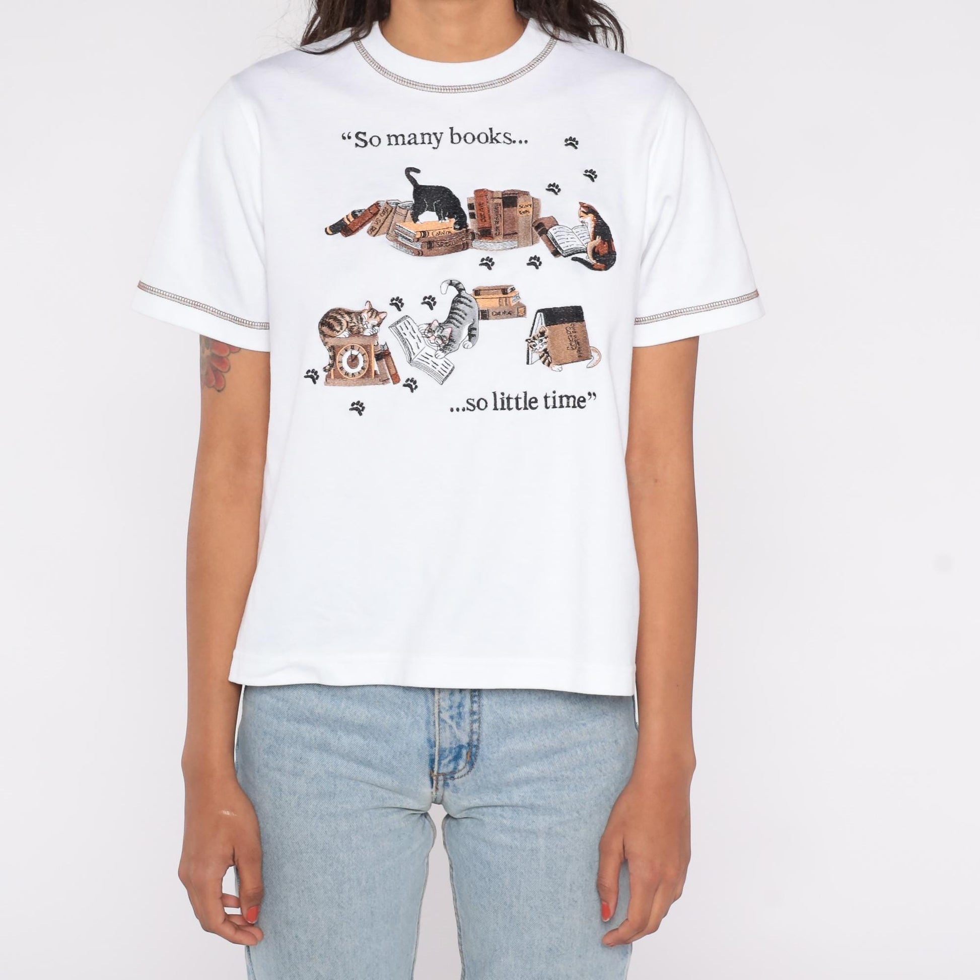 90s Cat Book Lover Graphic Tee White Embroidered Quote Small Petite