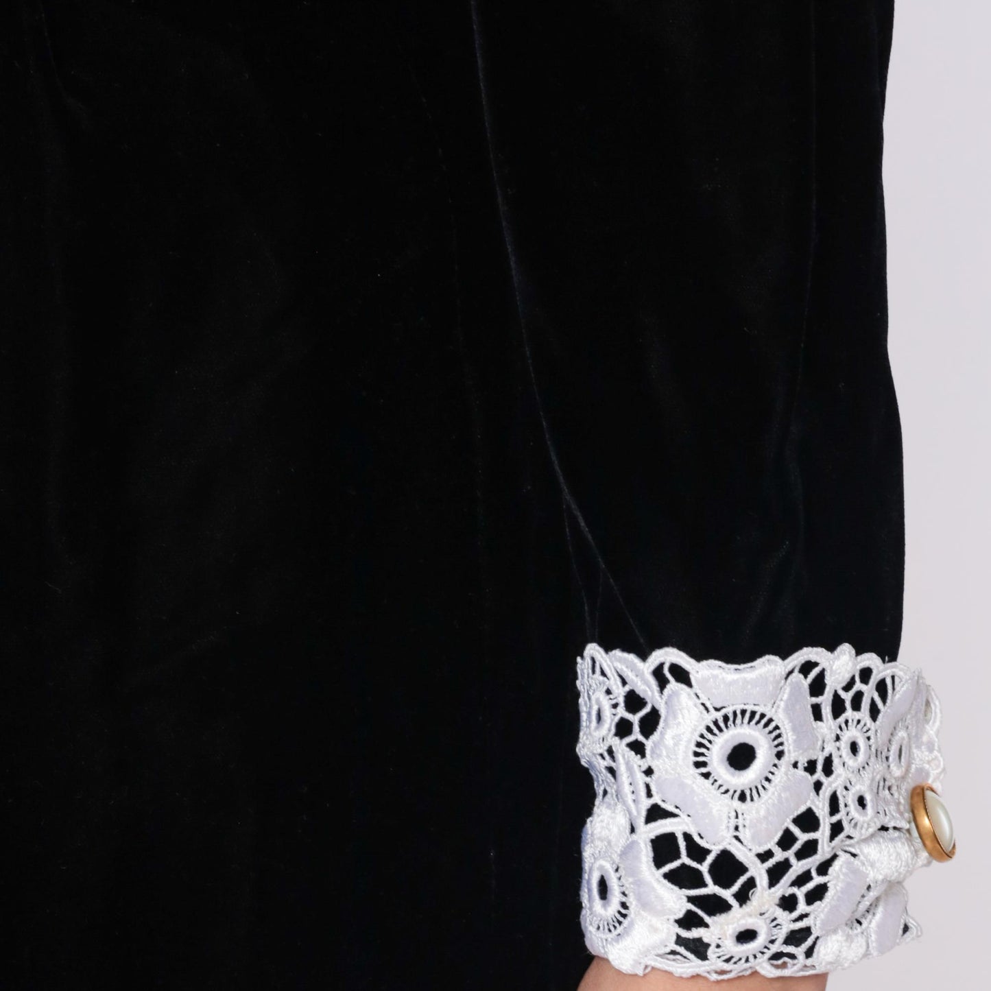 90s Black Velvet Dress White Lace Cuffs Round Neck Midi Small
