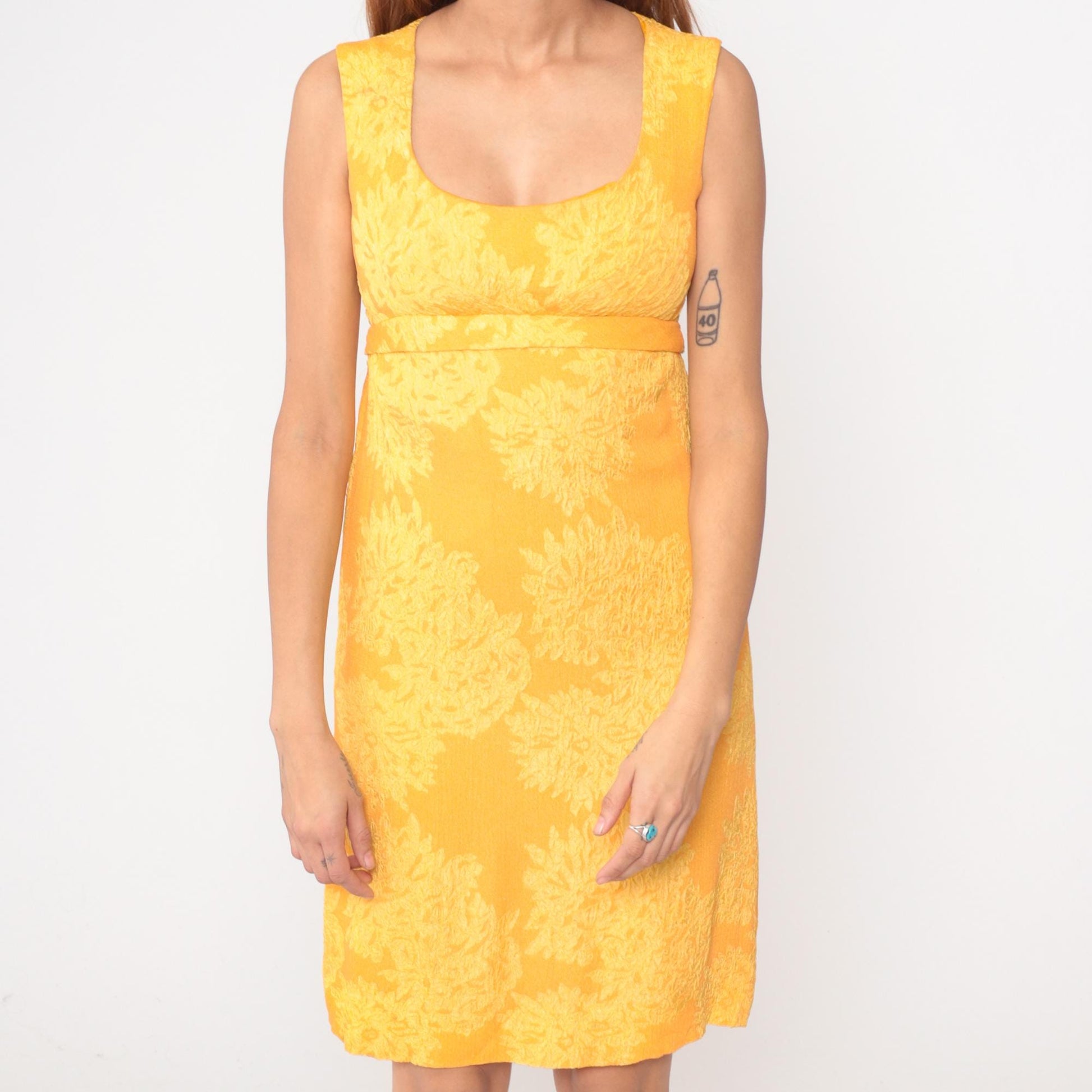 60s Golden Yellow Jacquard Cocktail Dress Sleeveless Scoop Neck Knee Length Extra Small XS