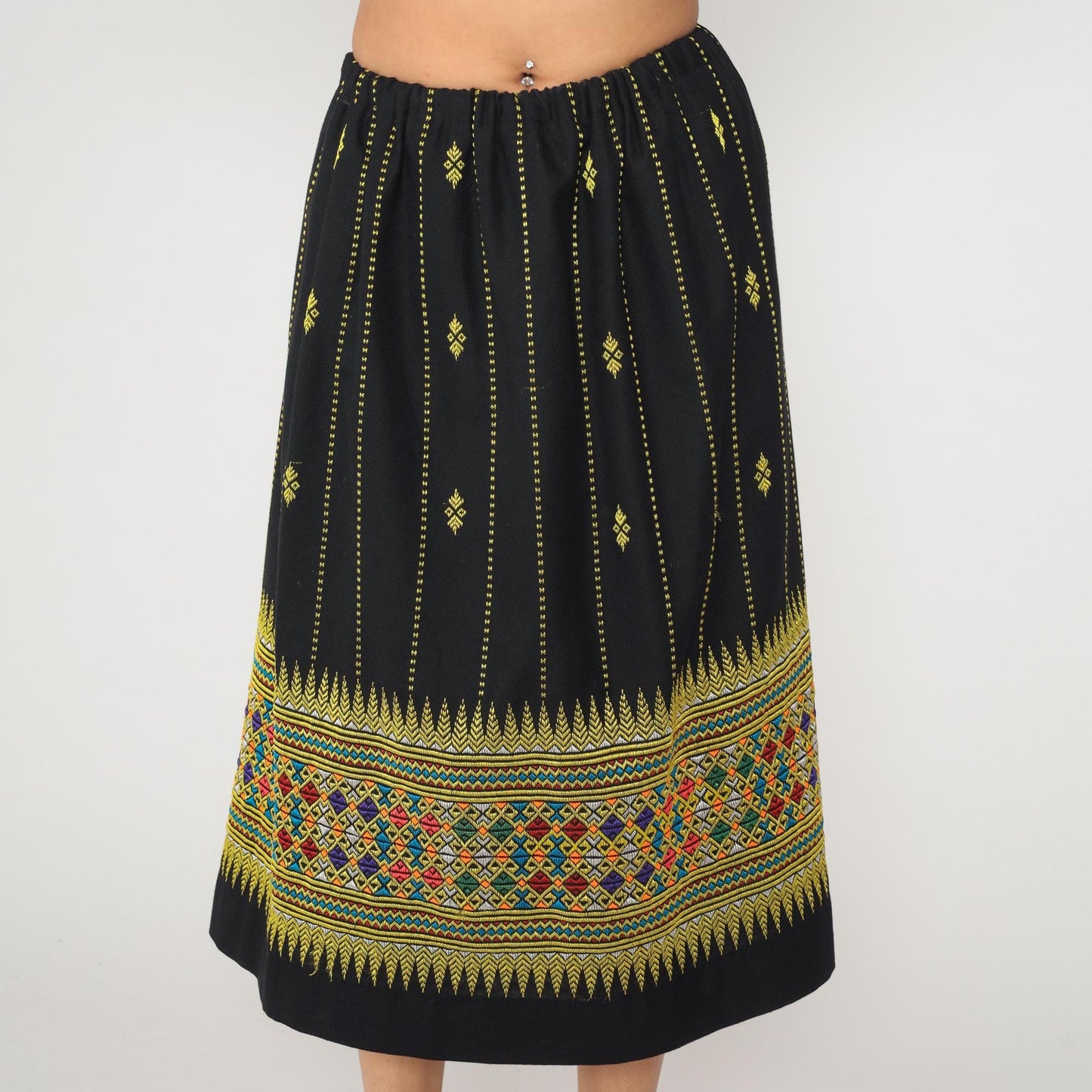 70s Black Embroidered Skirt Yellow Geometric Border Knee Length Medium