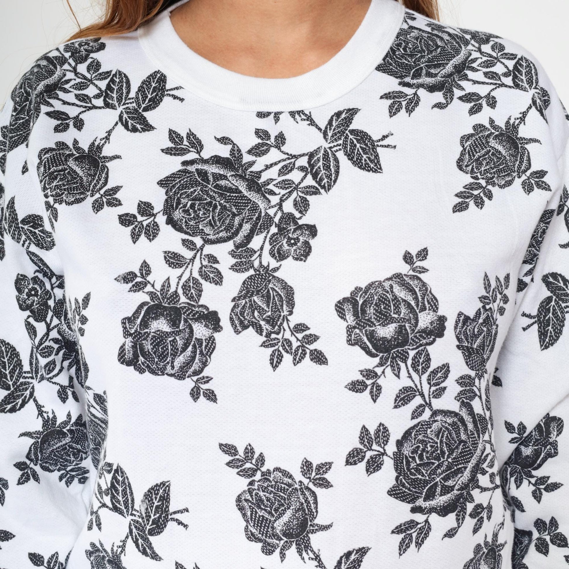 90s Black Rose Floral White Cropped Sweatshirt Crew Neck Small S