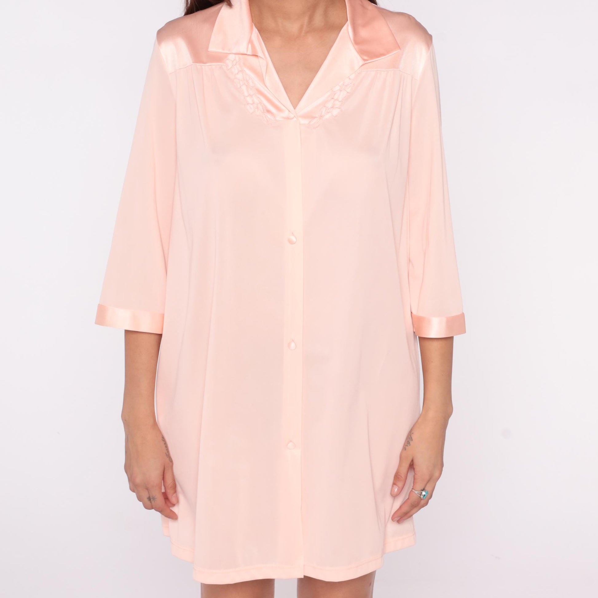 90s Vanity Fair Pink Nightgown Satin Collar Button Front Knee-Length Small