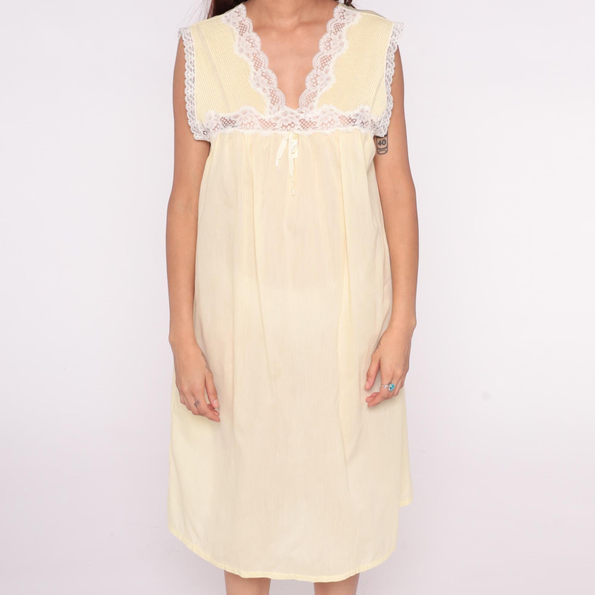 80s Pale Yellow Nightgown Empire Waist Lace V-Neck Babydoll Medium Large