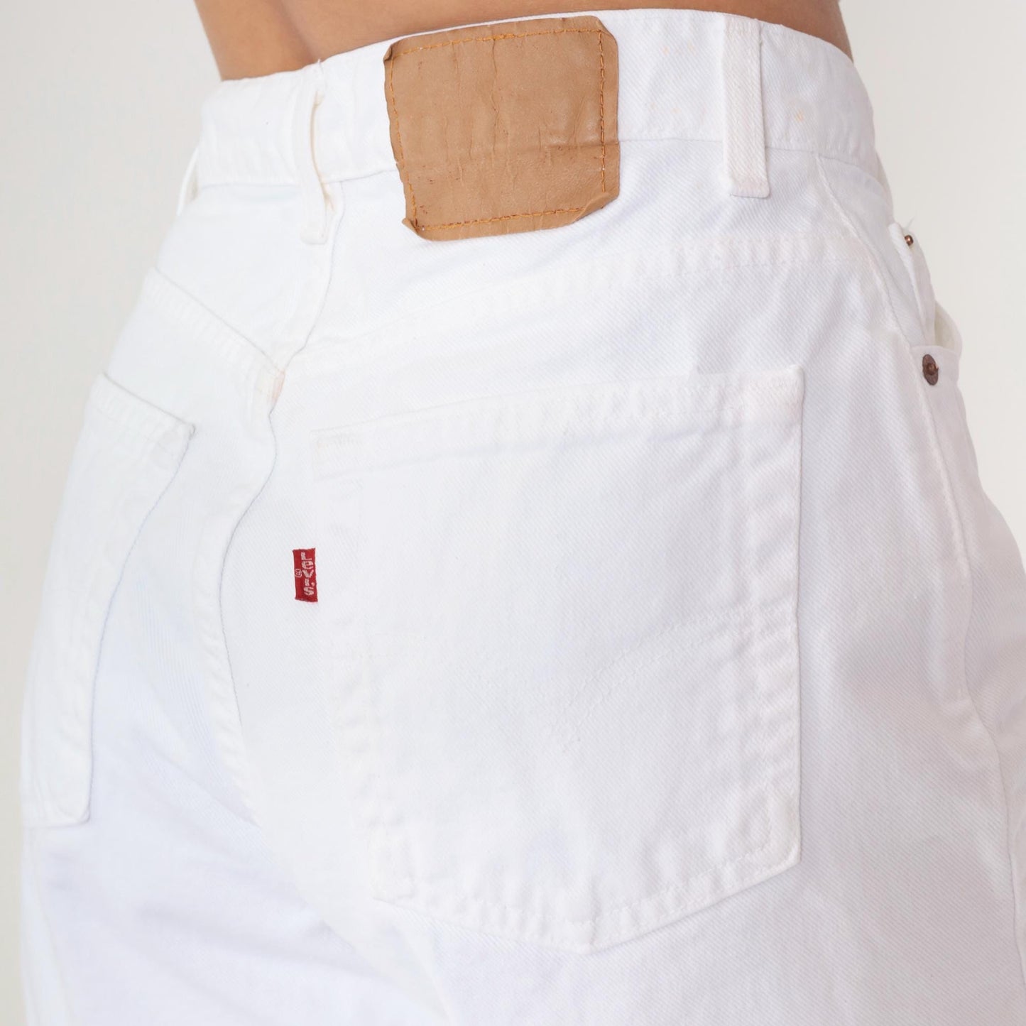 90s Levi's 551 White Denim Shorts High Rise Relaxed Fit Medium M