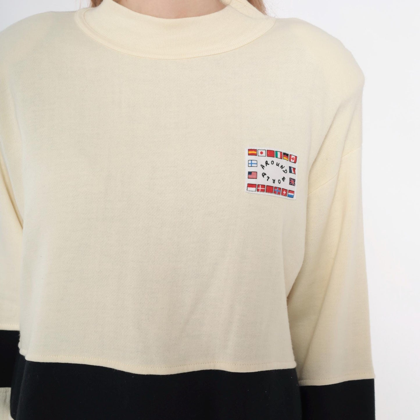 90s Wye Oaks Cream Striped Crewneck Sweatshirt International Flags Patch Medium M