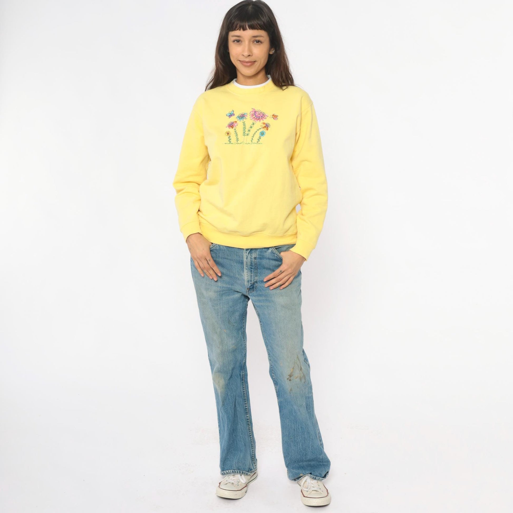 90s Yellow Floral Embroidered Sweatshirt Butterfly Garden Crewneck Medium M