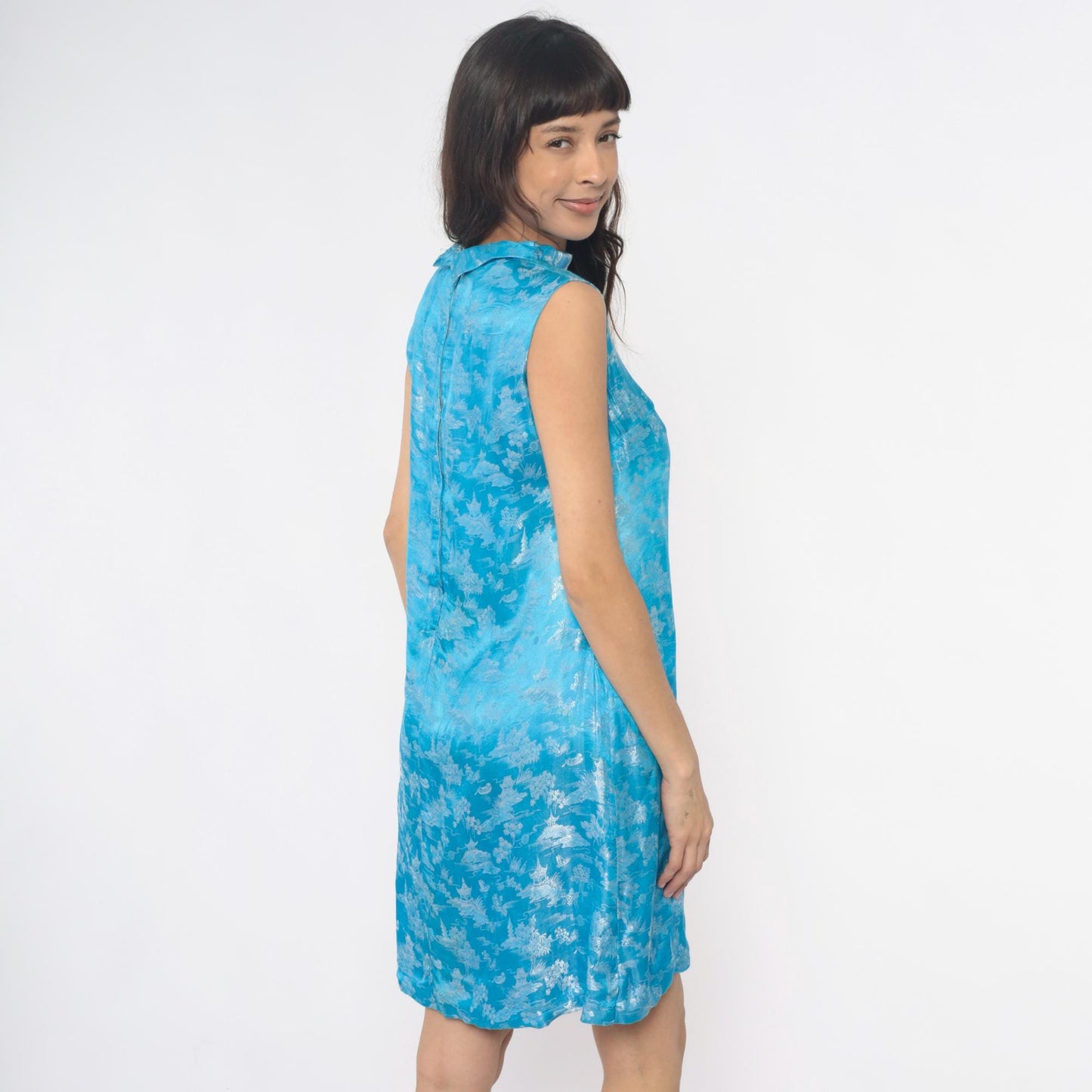60s Asian Print Shift Dress Sky Blue Pagoda Scenic Mock Neck Sleeveless Small