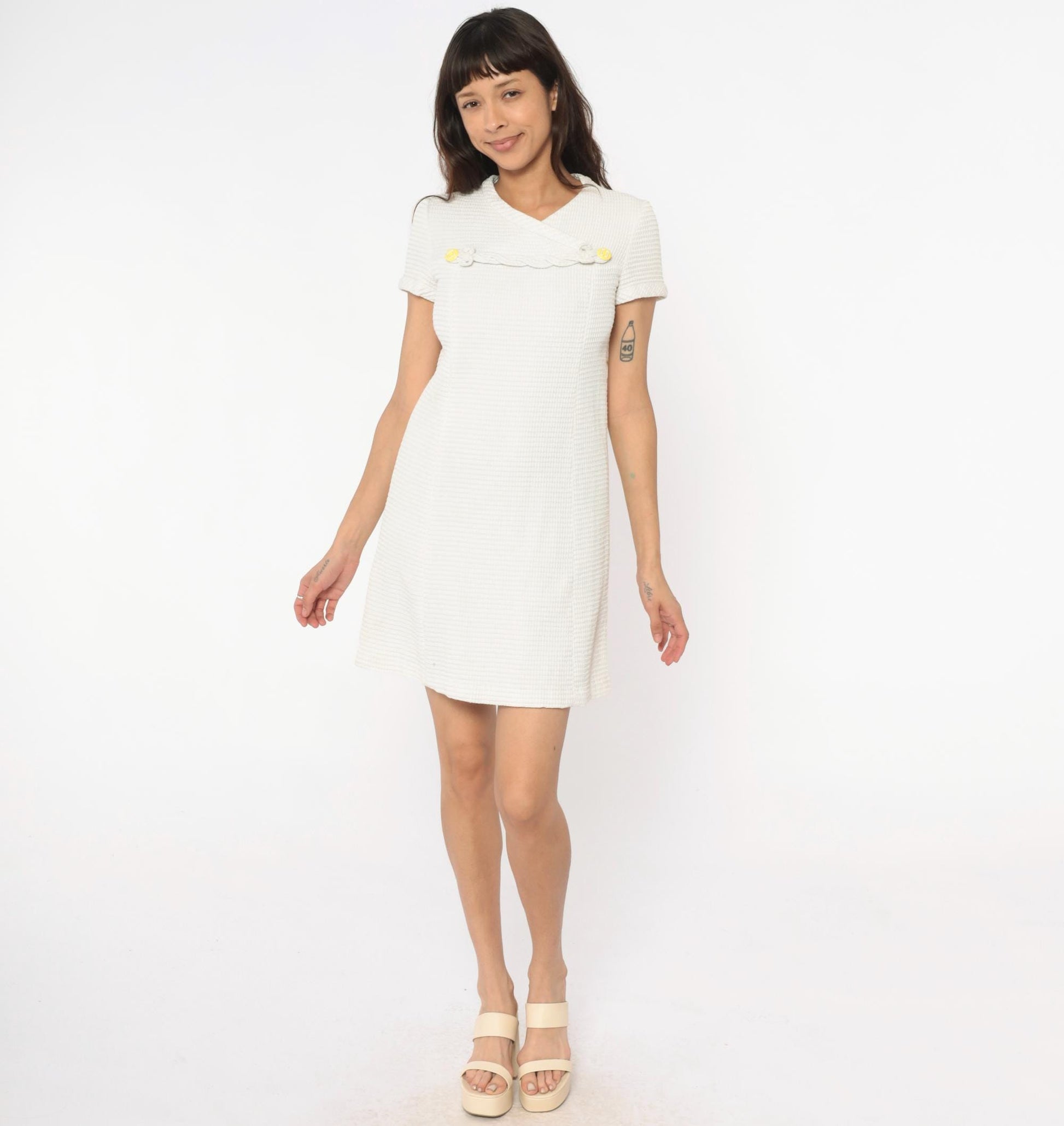 60s White Waffle Knit Shift Dress V-Neck Braided Trim Yellow Buttons Small