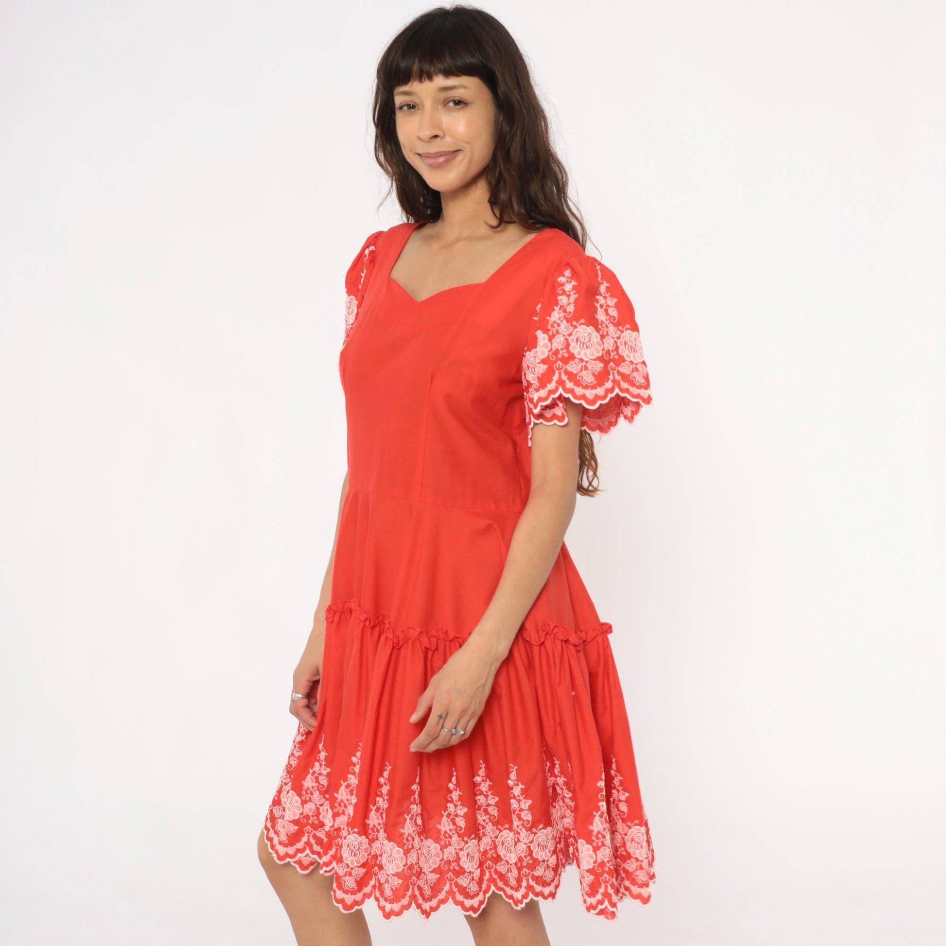 70s Coral Red Prairie Dress White Lace Sweetheart Neckline Tiered Skirt Medium M