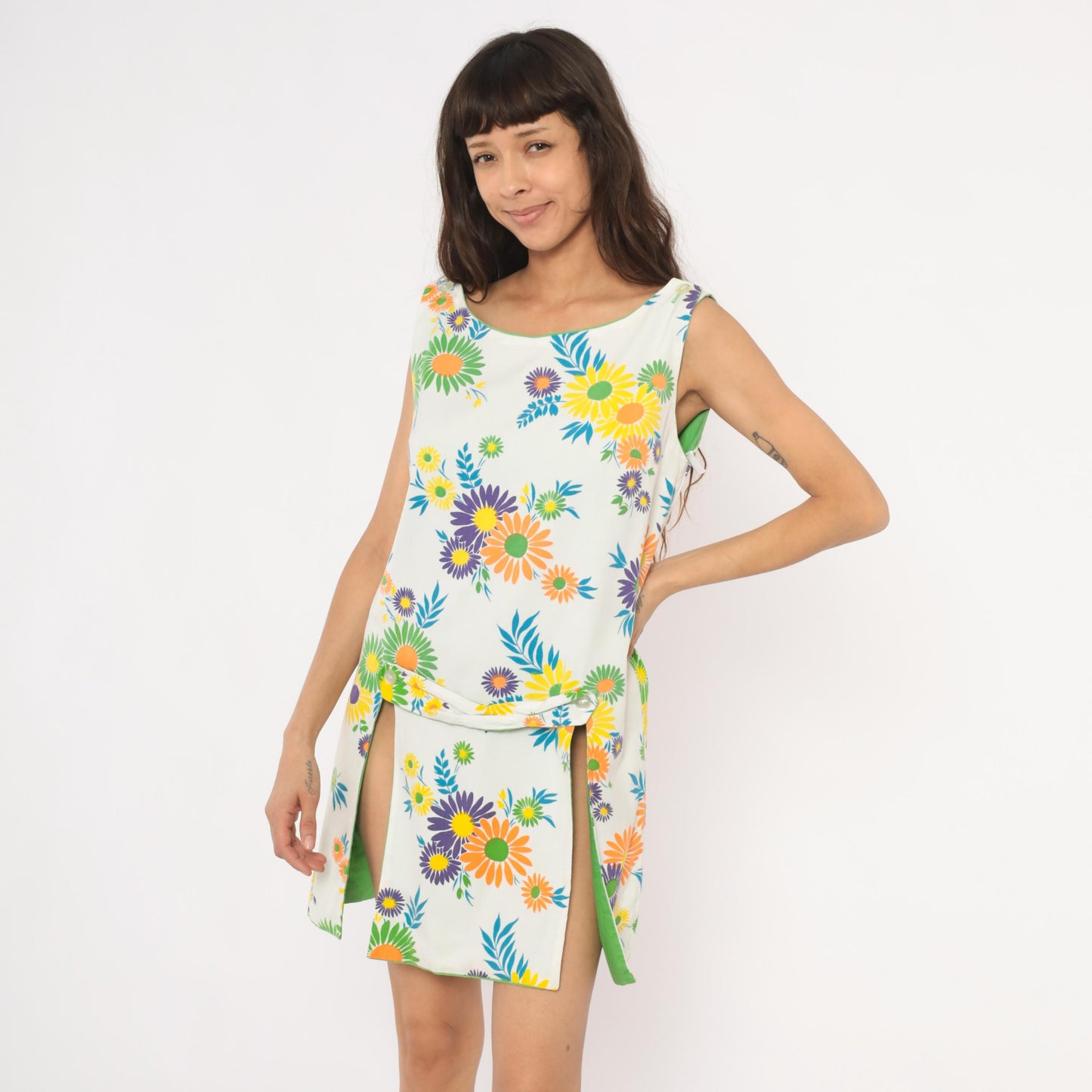 70s Daisy Print Sleeveless Shift Dress White Floral Mini Scoop Neck Small