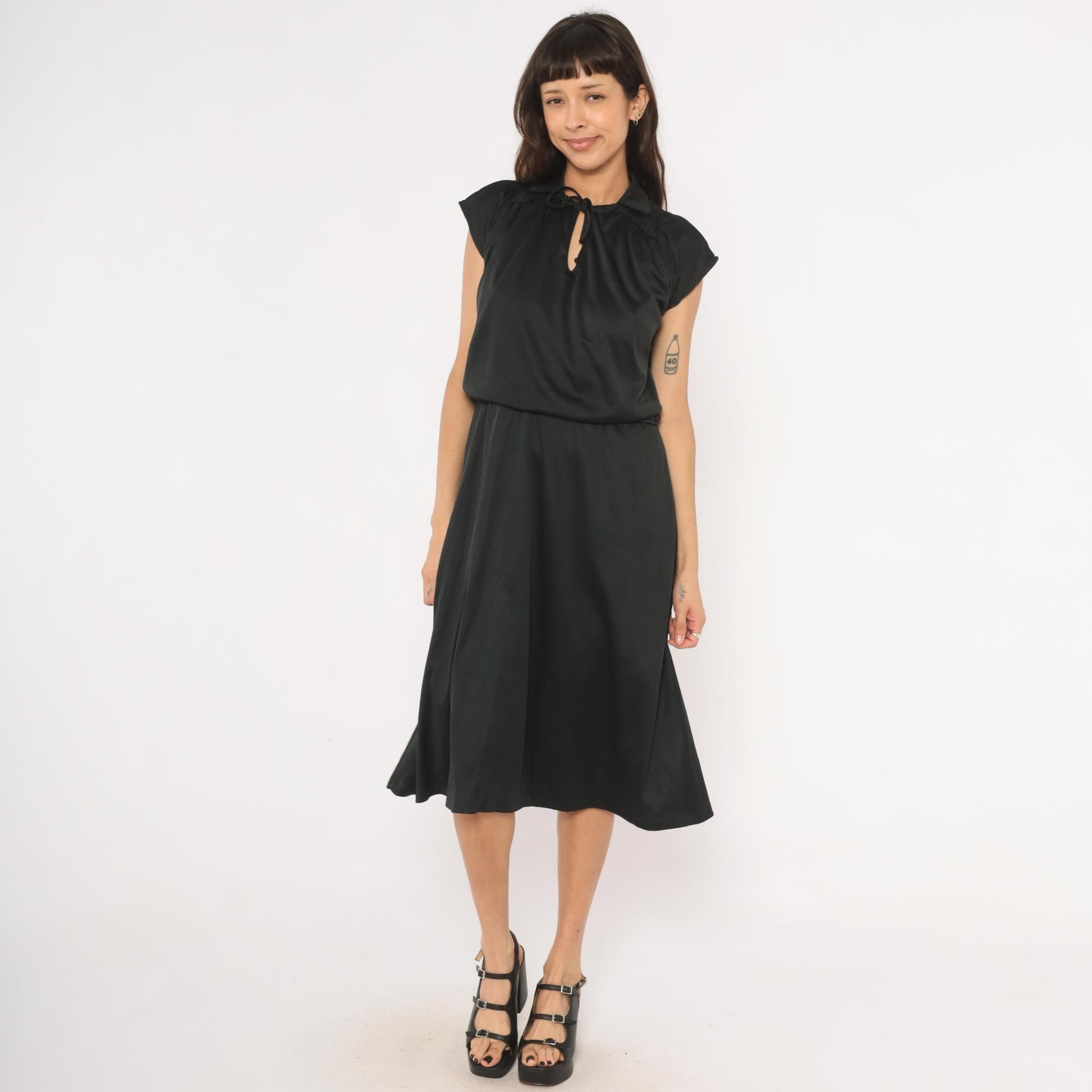 1970s Black Tie Neck Dress Cap Sleeve Keyhole Neckline Gathered Waist Large L