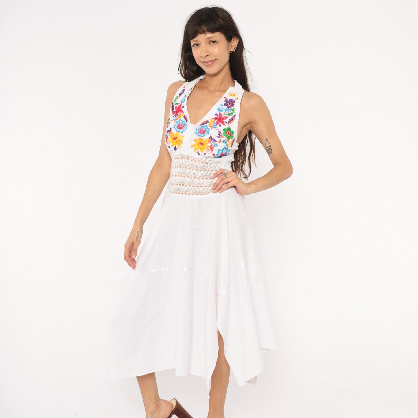90s White Cotton Halter Dress Floral Embroidery Handkerchief Hem Midi Medium M
