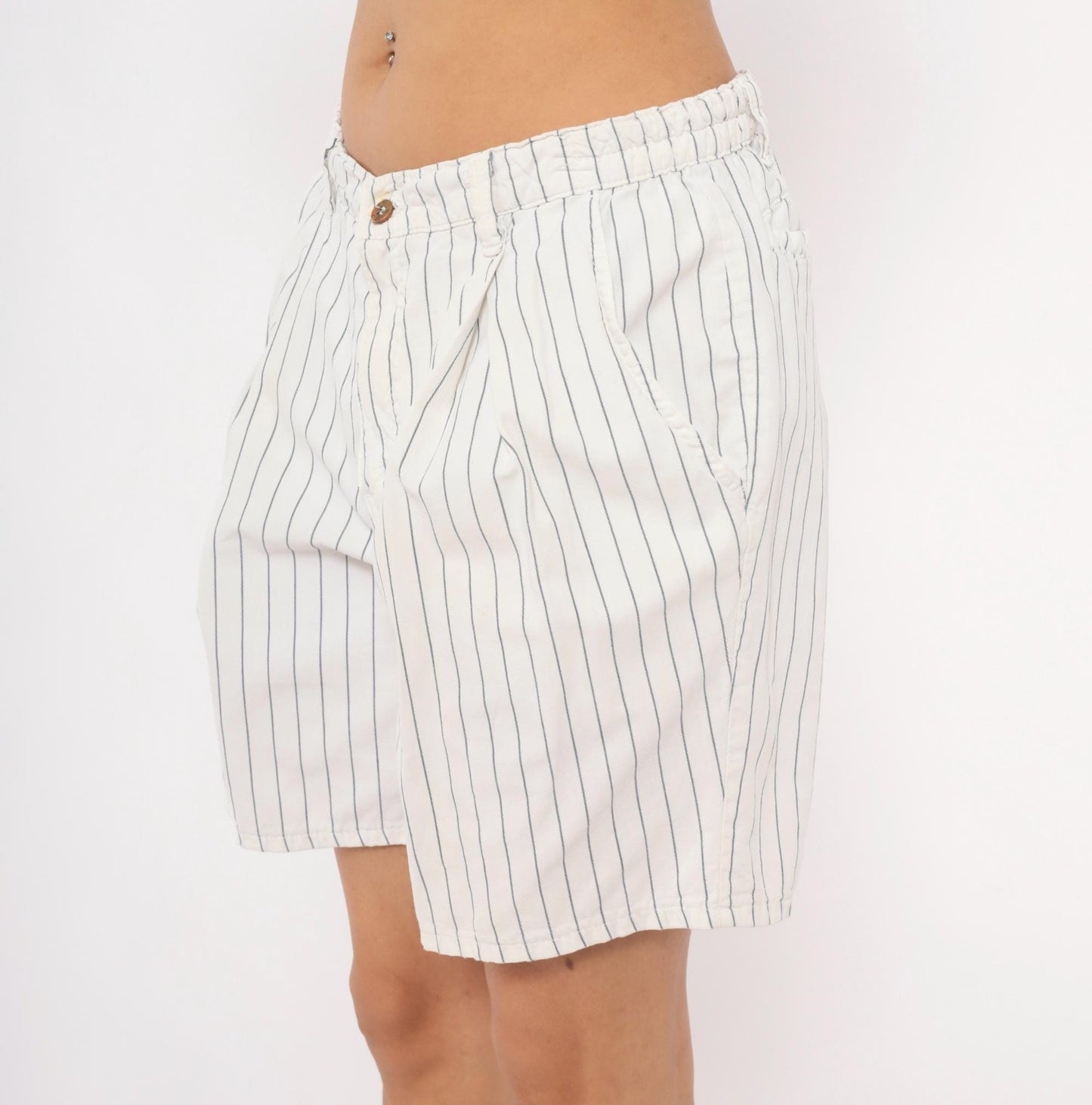 90s Levi's Pinstripe Bermuda Shorts White Navy Pleated Front Cotton Medium