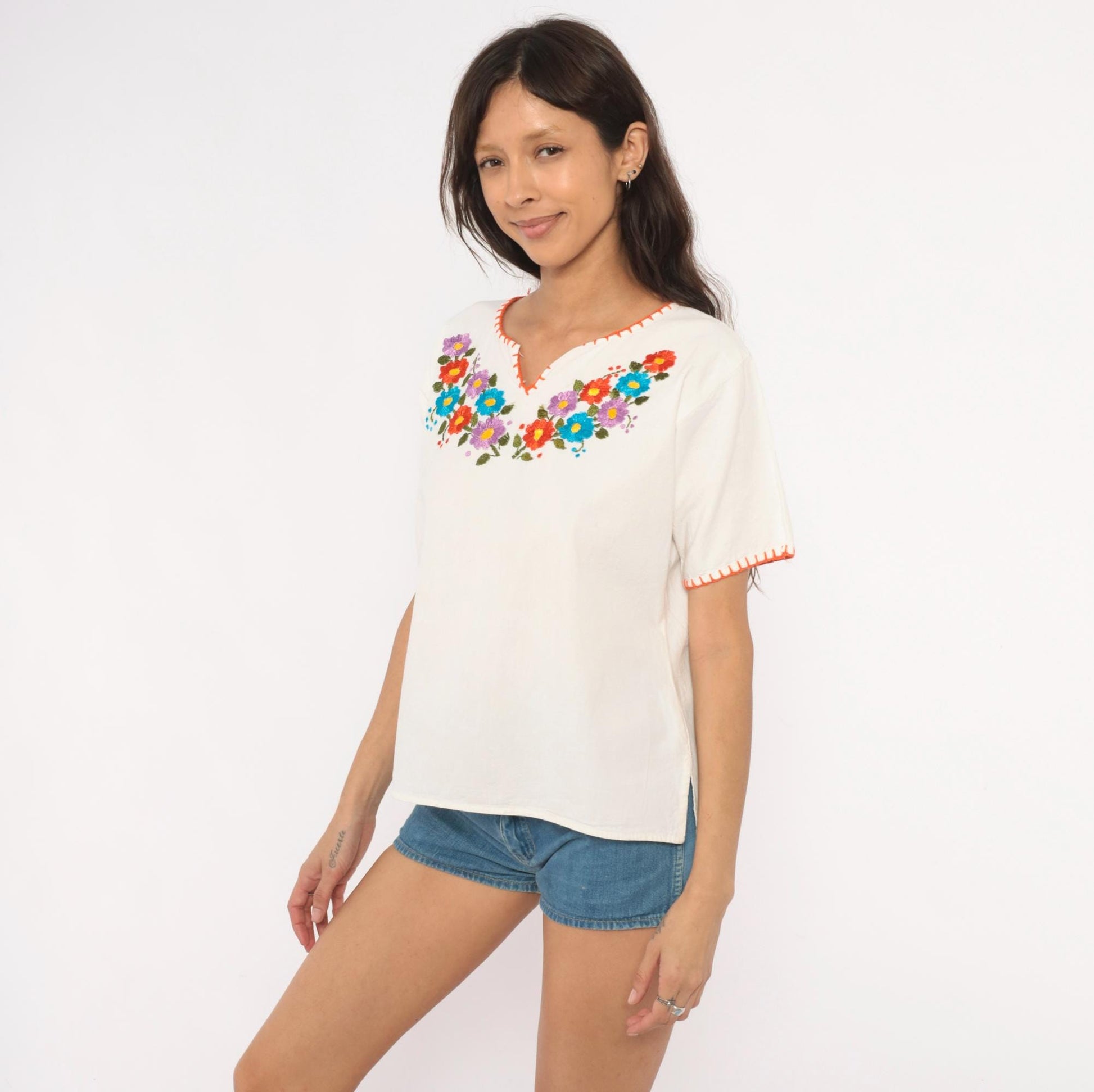 90s White Cotton Peasant Blouse Hand-Embroidered Floral V-Neck Medium M