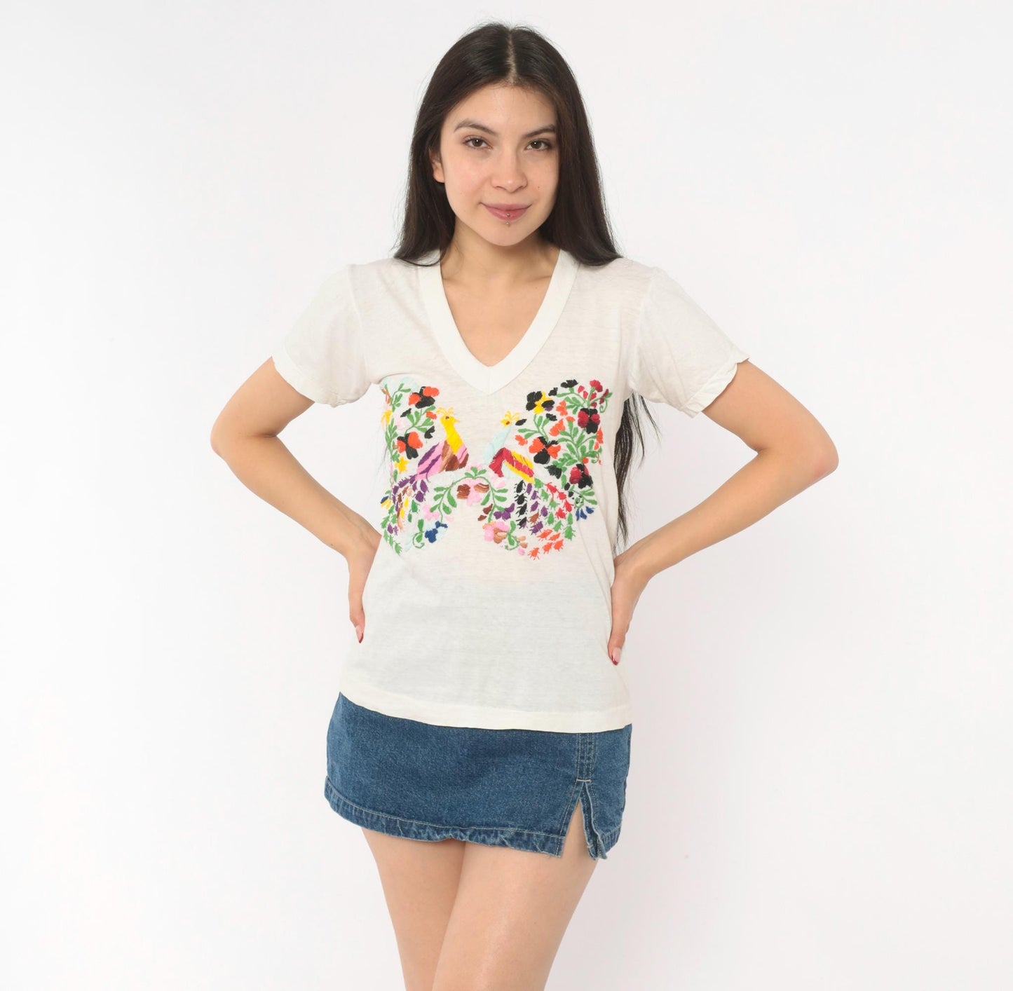 80s Embroidered Peacock Floral V-Neck Tee Cream Cotton Folk Art Small S