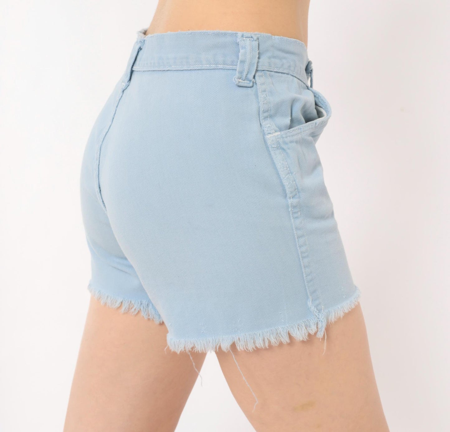 70s Light Blue Denim Cut-Off Shorts Raw Hem Low Rise Medium M