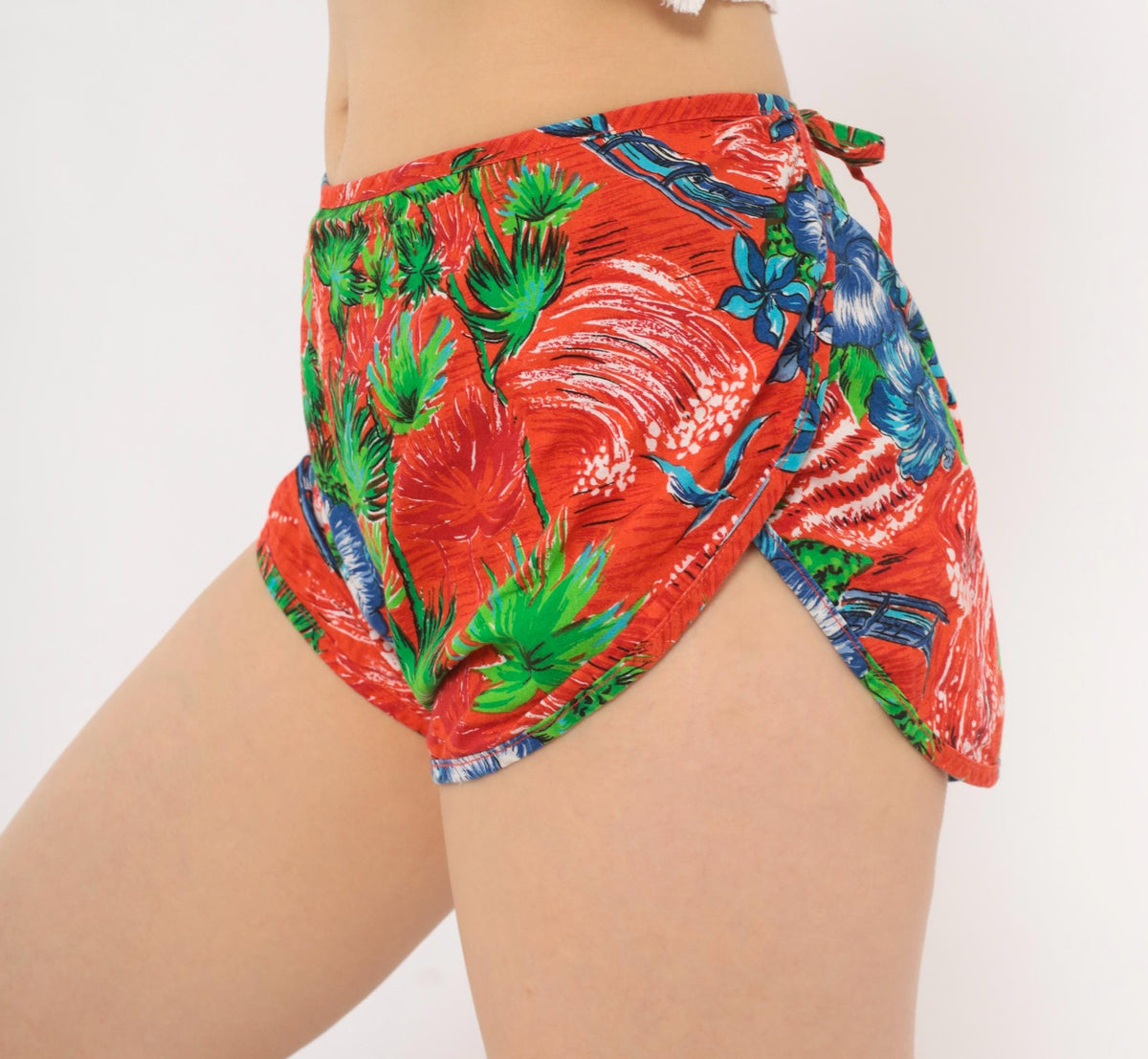 90s Hana Hawaiian Wrap Shorts Red Tropical Floral Cotton Small S
