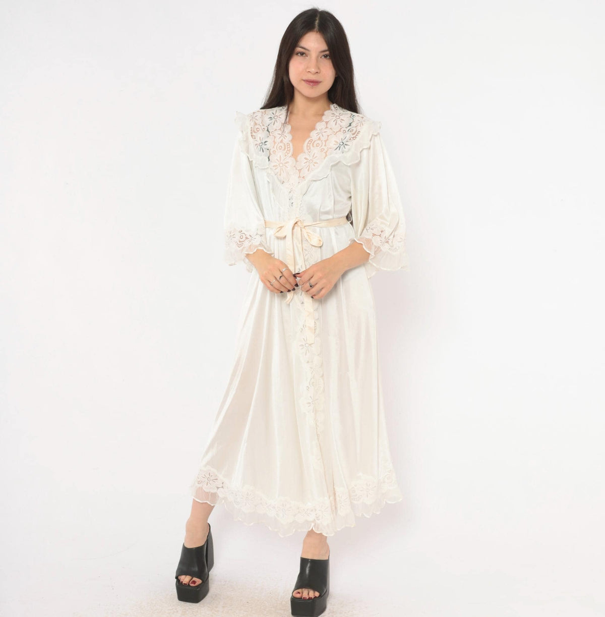 80s White Lace Peignoir Robe Bell Sleeve Floral Yoke Ankle Length Medium