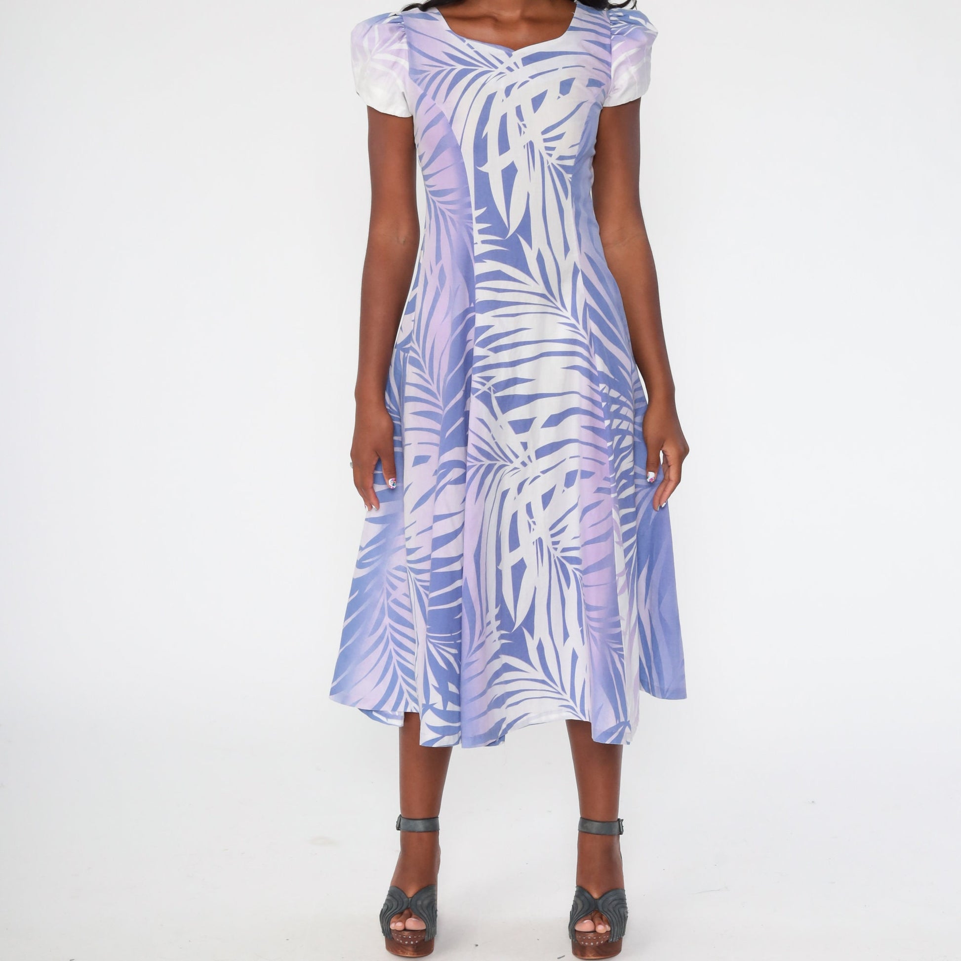 1970s Purple Leaf Print Hawaiian Muumuu Midi Dress Puff Sleeve Small