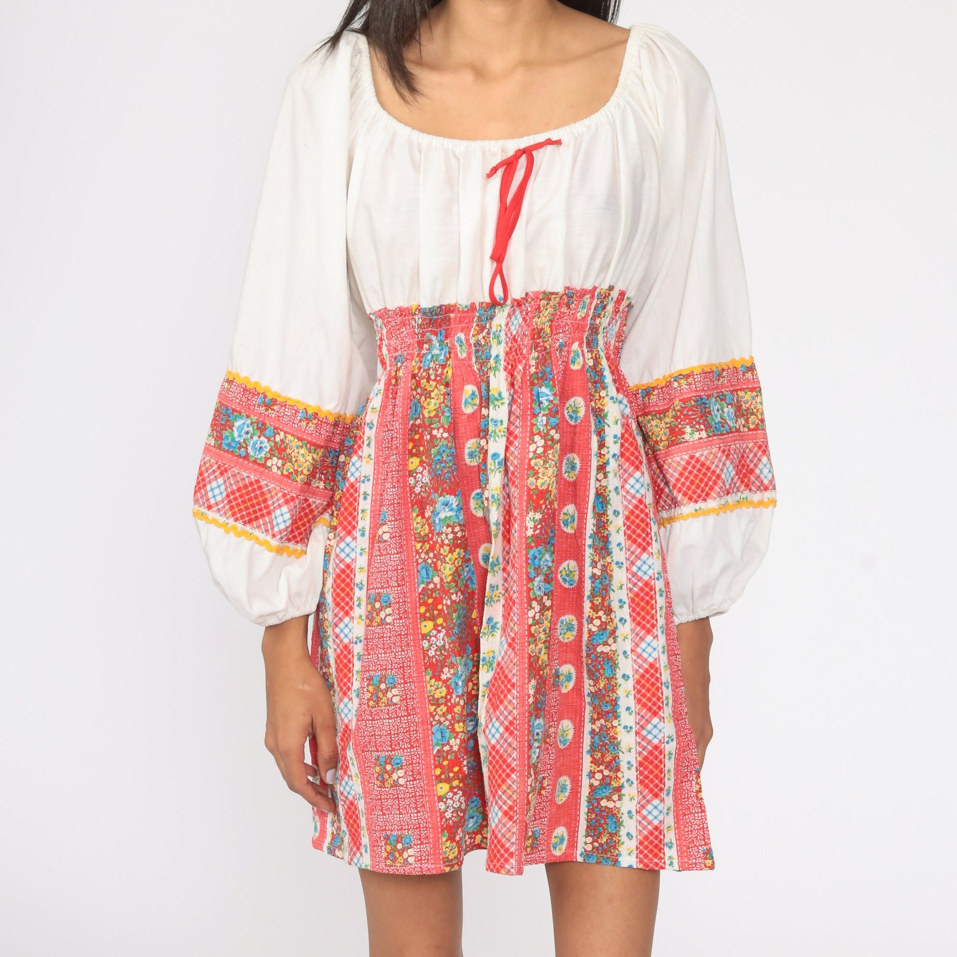 70s Floral Babydoll Mini Dress Red White Smocked Empire Waist Small