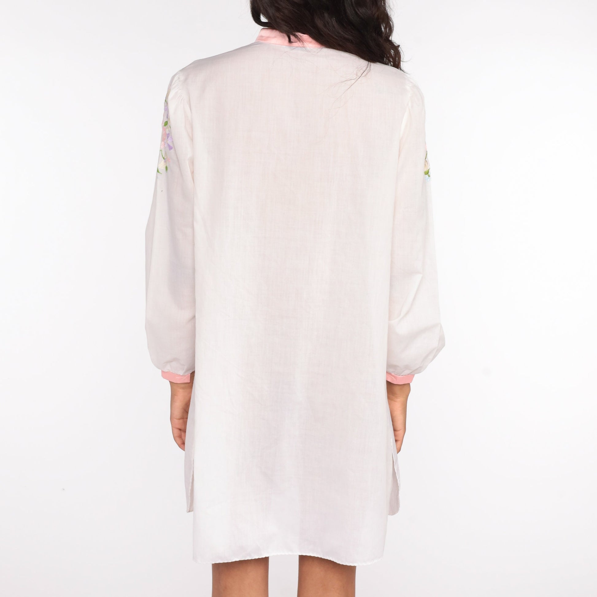 70s White Floral Embroidered Mini Dress Long Sleeve Shift Cut Small Medium