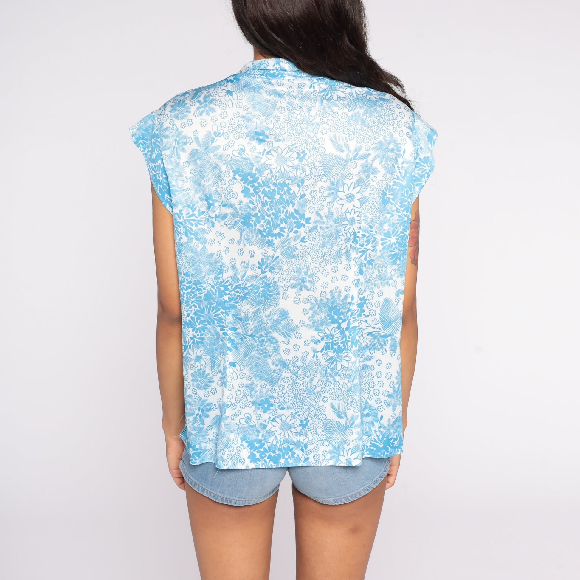70s Floral Ascot Blouse White Blue Button-Up Short Sleeve Large L