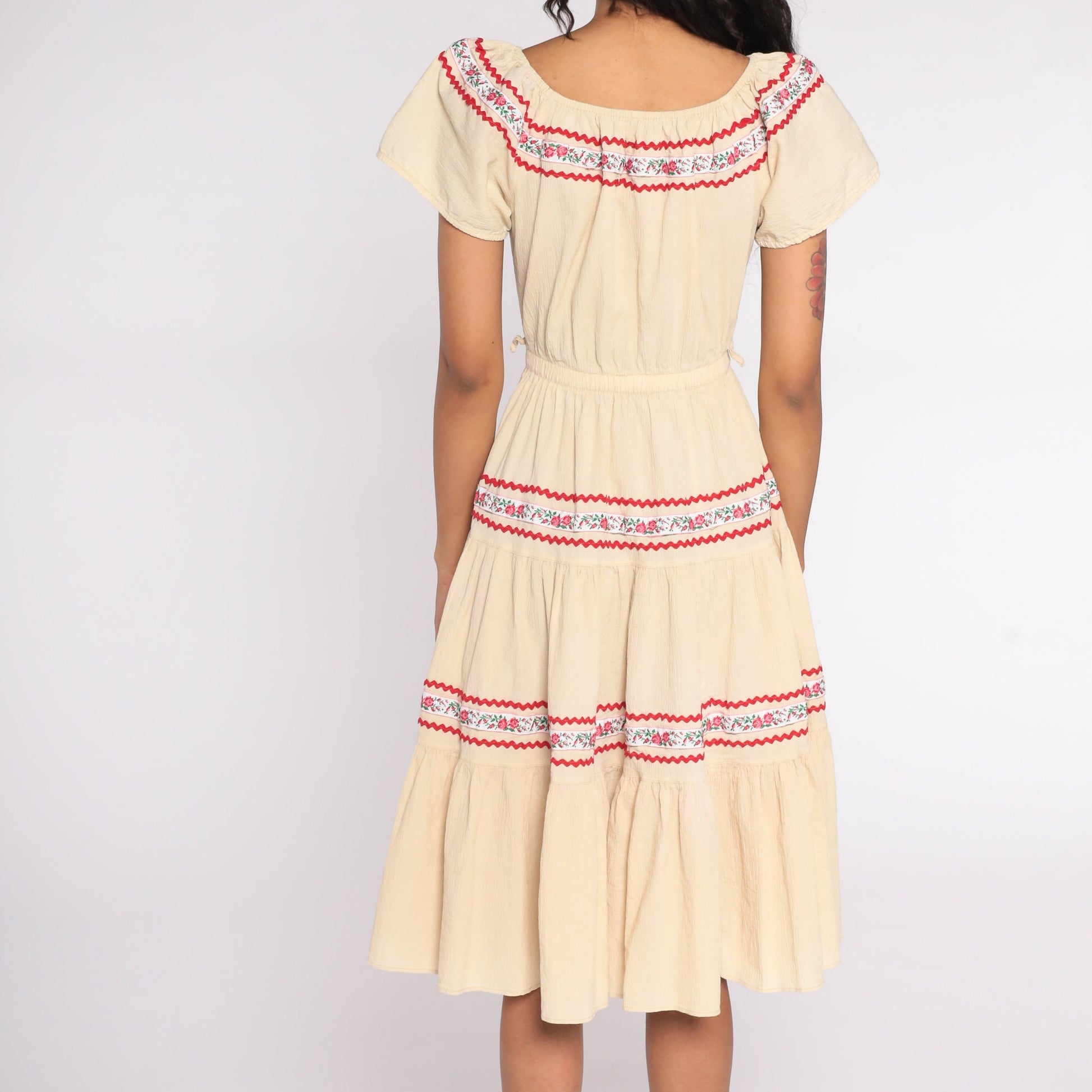 70s Tan Floral Peasant Dress Tiered Elastic Neckline Short Sleeve Small