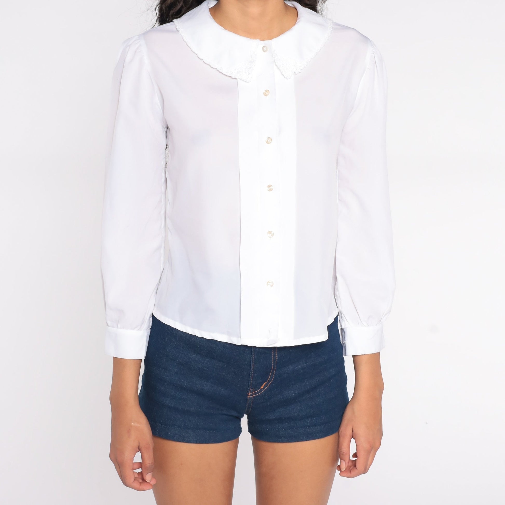 80s White Button-Up Blouse Embroidered Scalloped Collar Long Sleeve Small