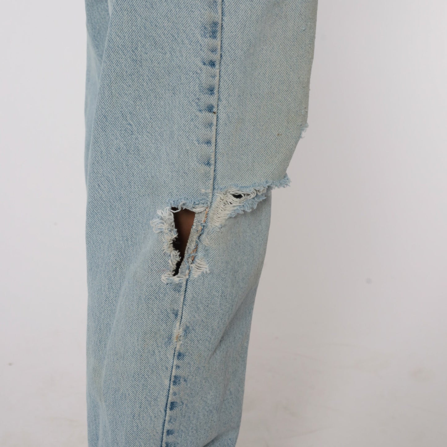 Levi's 505 High-Waist Mom Jeans Light Blue Distressed Ripped Denim Medium