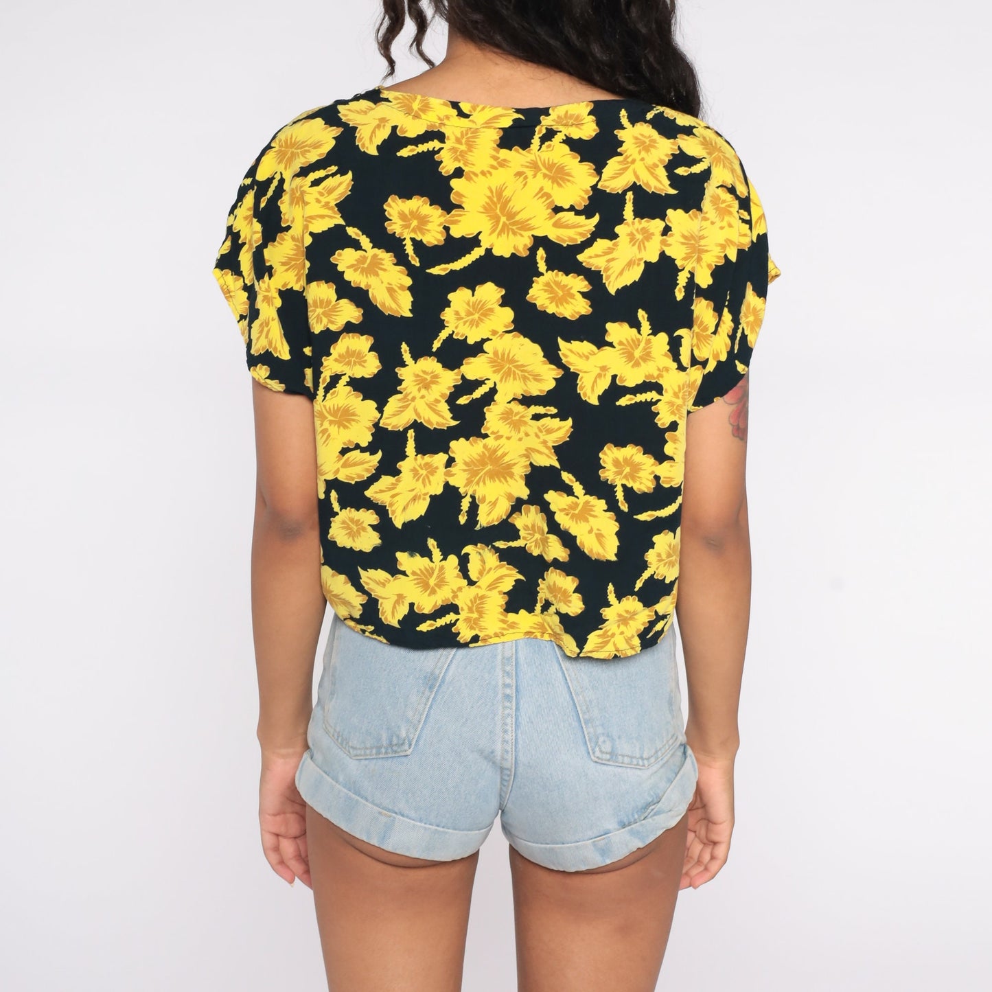 90s Yellow Floral Rayon Shirt Short Sleeve Blouse Small