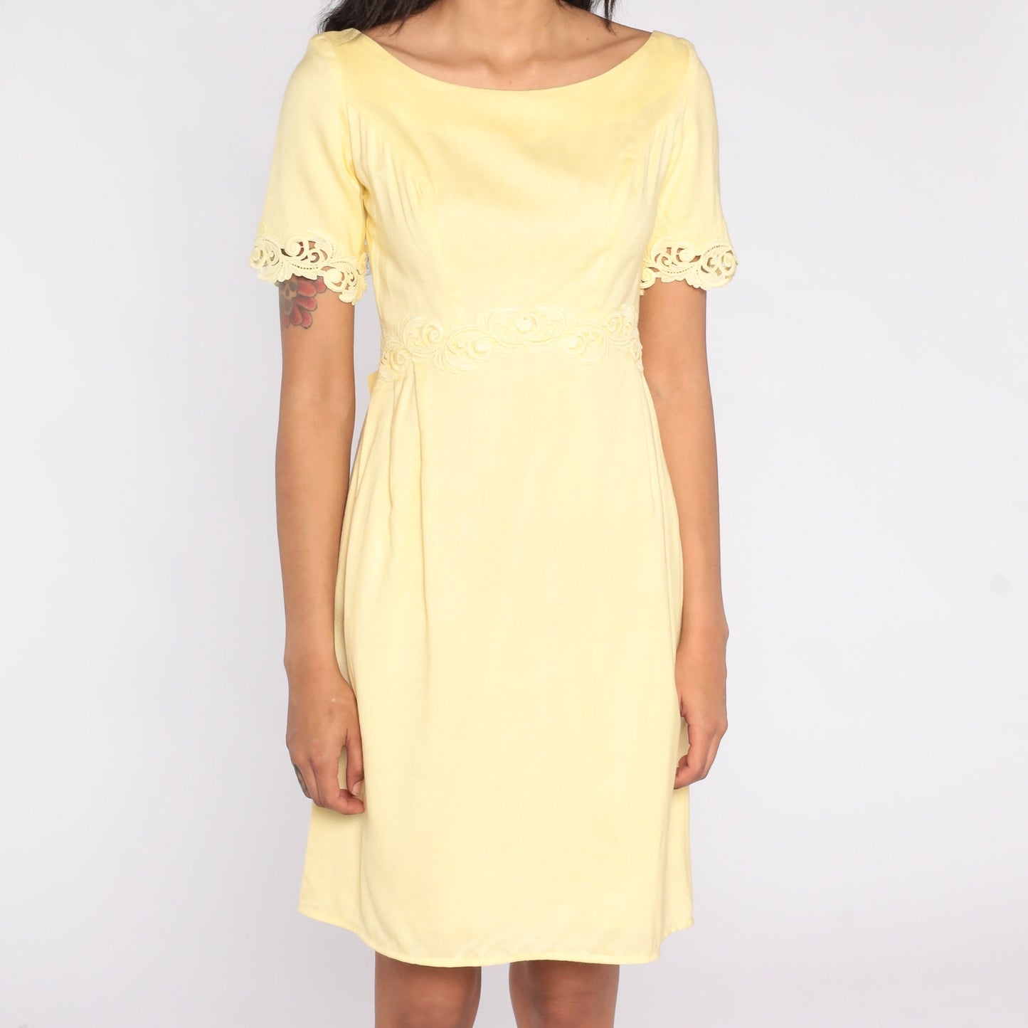 1960s Yellow Mini Dress Lace Trim High Waist Bow Cocktail Sheath Small
