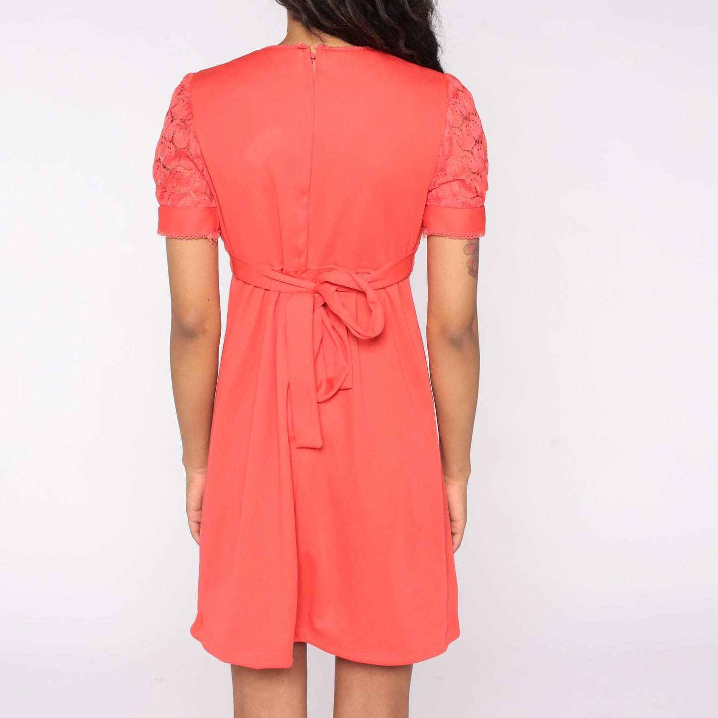 1970s Babydoll Mini Dress Salmon Pink Puff Sleeve Empire Waist Lace Medium