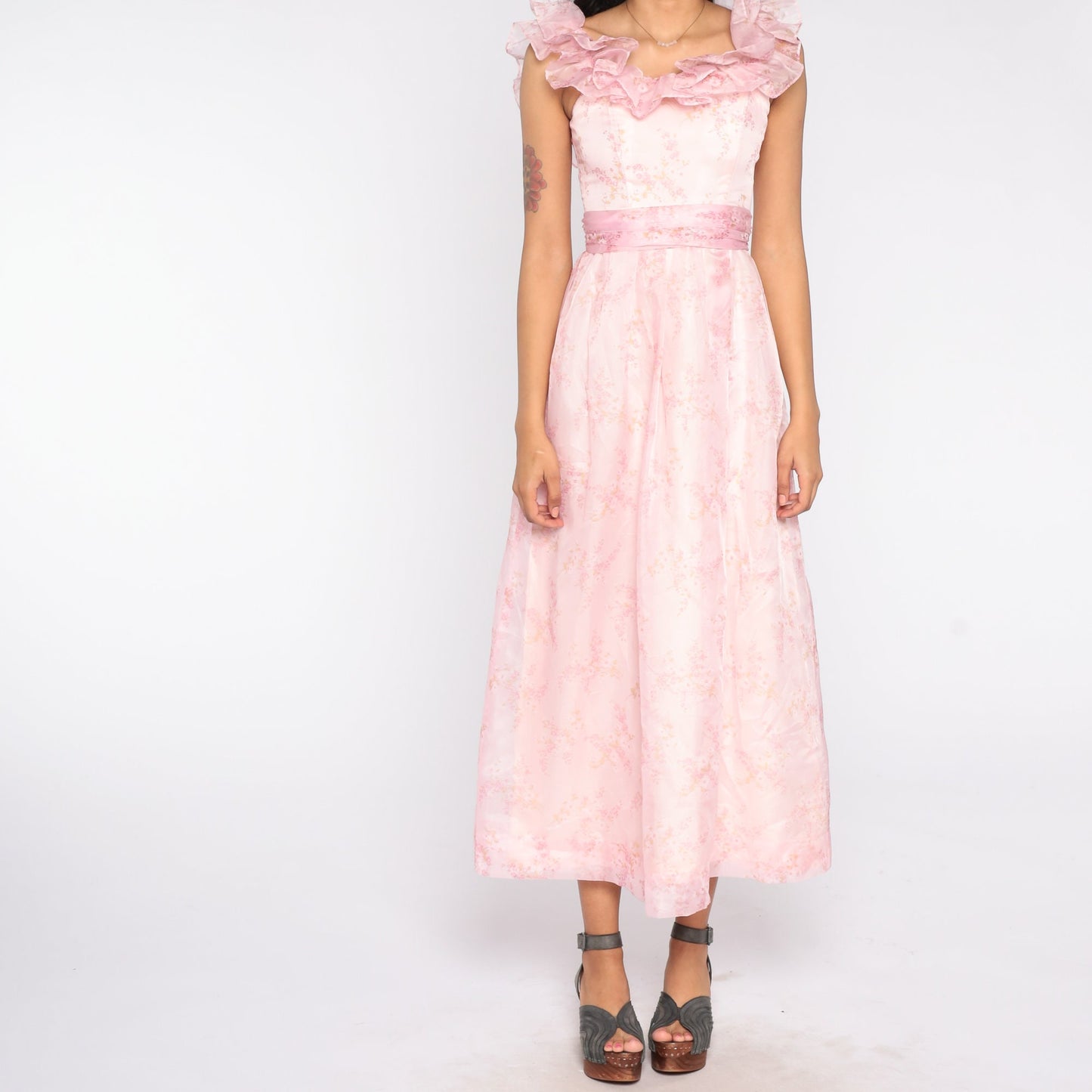70s Baby Pink Floral Maxi Dress Fitted Bodice High Waist Ruffle Neckline Small