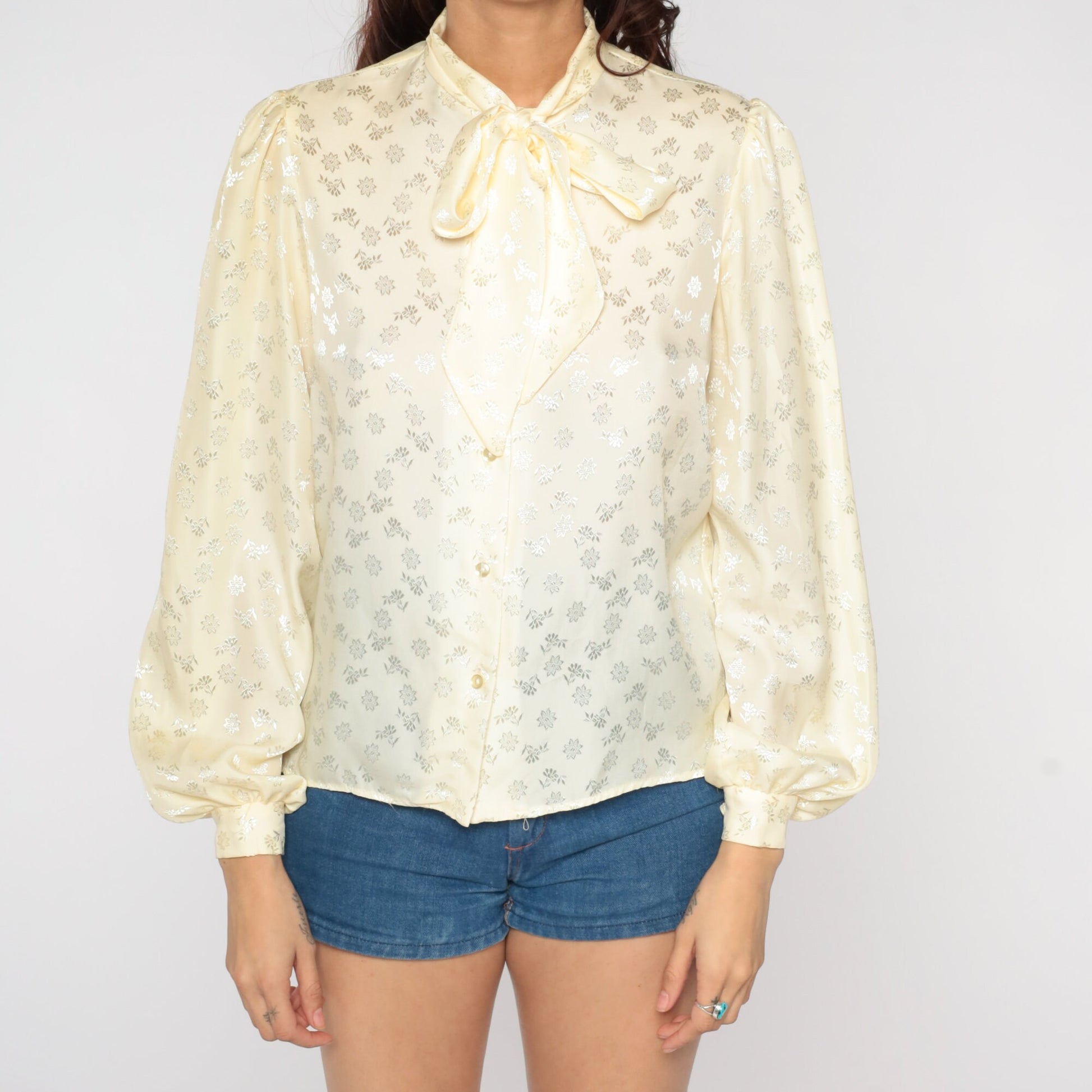 80s Cream Embossed Floral Blouse Ascot Bow Balloon Sleeve Button Up Small